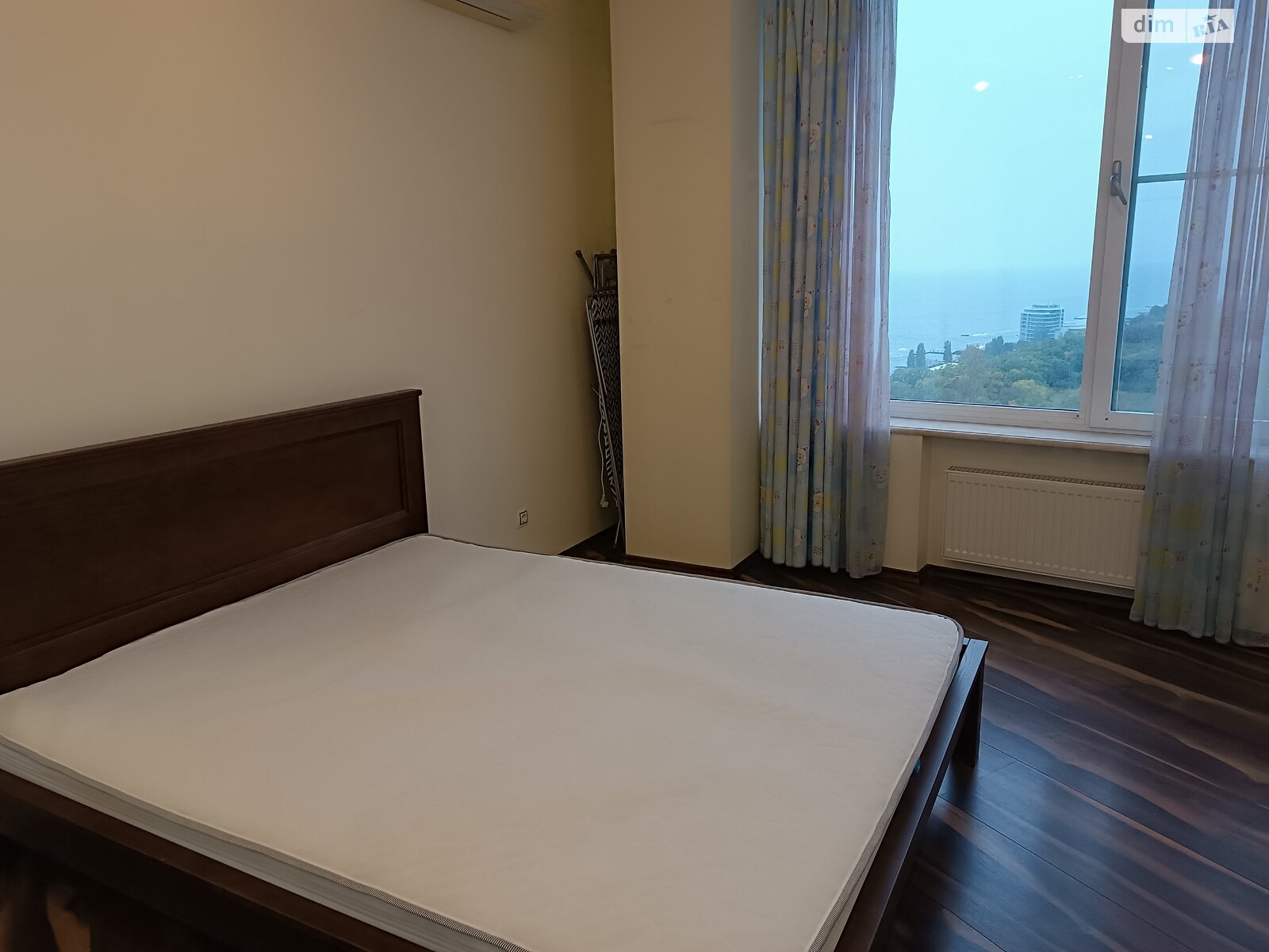 двухкомнатная квартира в Одессе, район Приморский, на ул. Литературная 1А в аренду на долгий срок помесячно фото 1