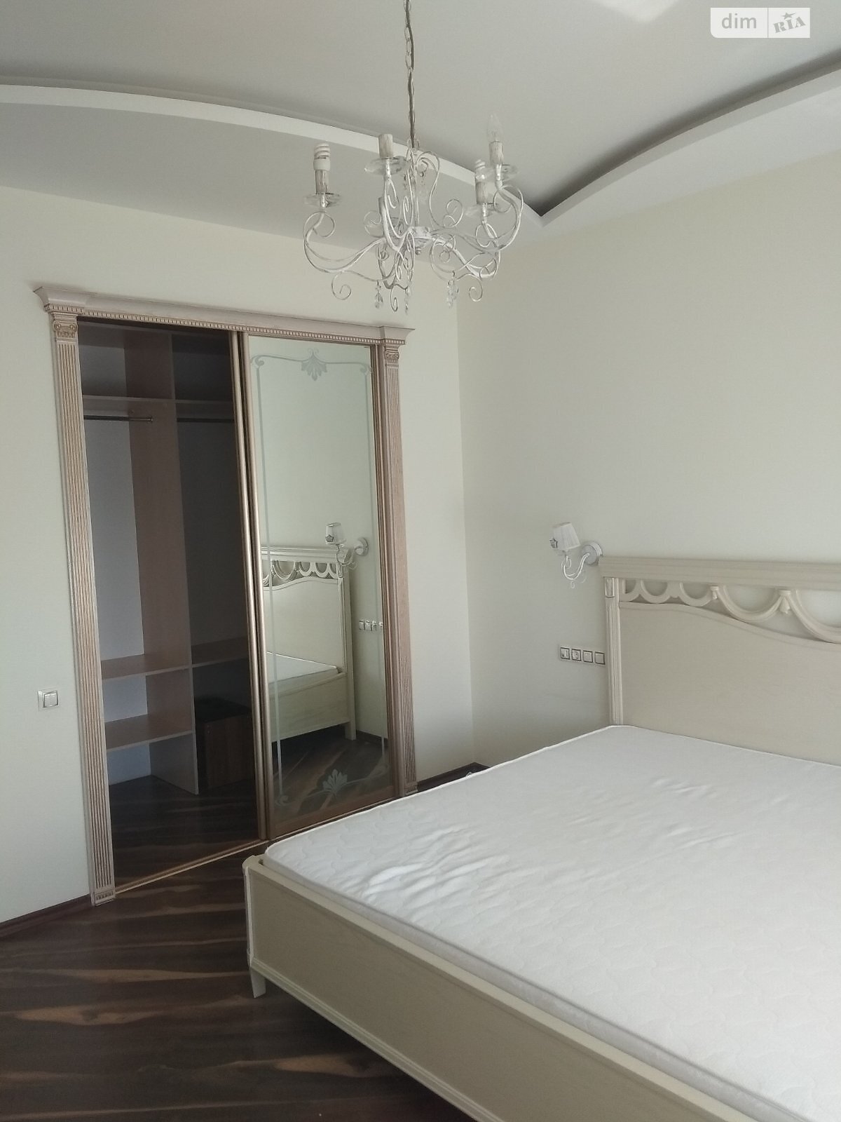 двухкомнатная квартира в Одессе, район Приморский, на ул. Литературная 1А в аренду на долгий срок помесячно фото 1