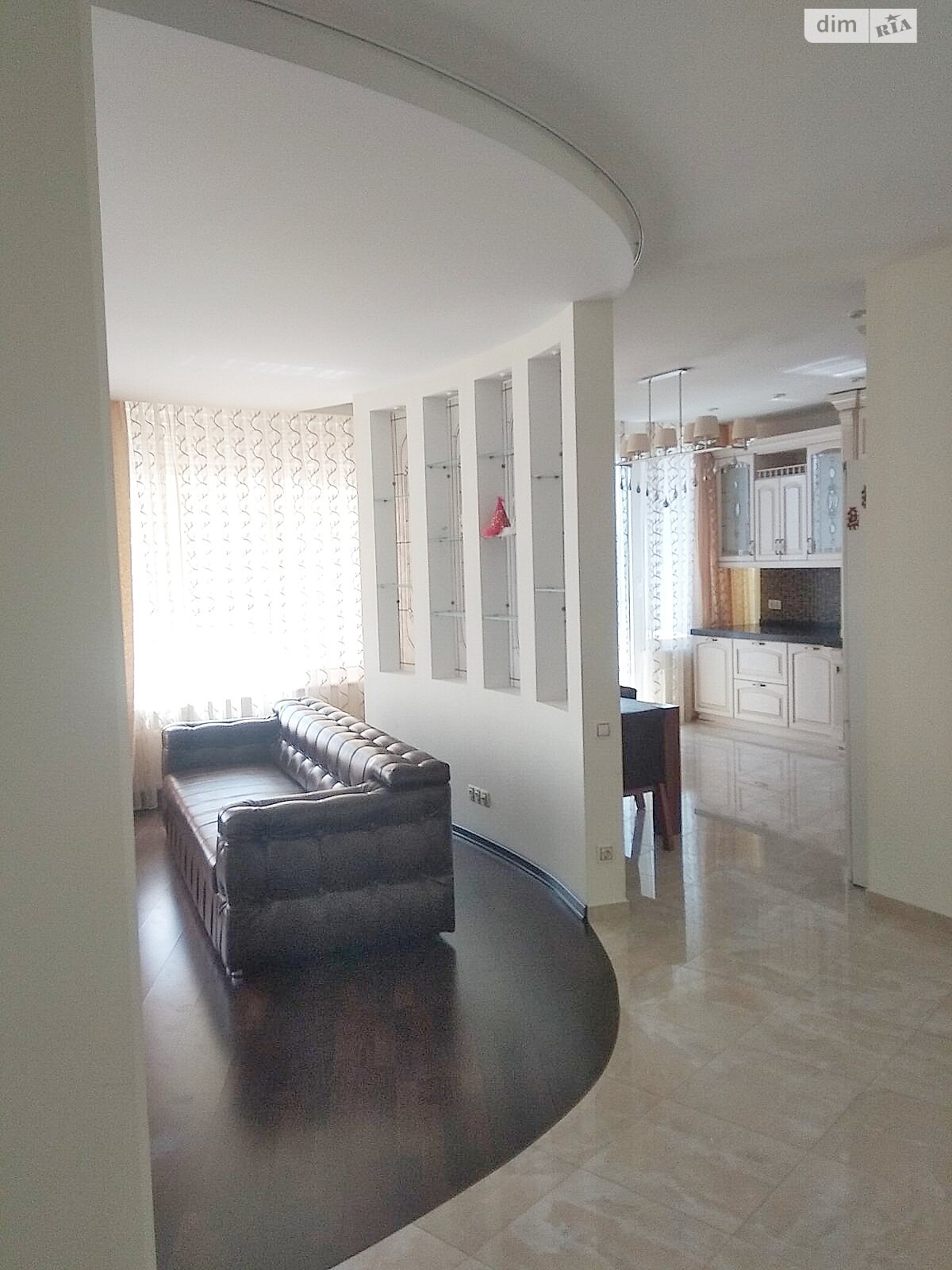 двухкомнатная квартира в Одессе, район Приморский, на ул. Литературная 1А в аренду на долгий срок помесячно фото 1