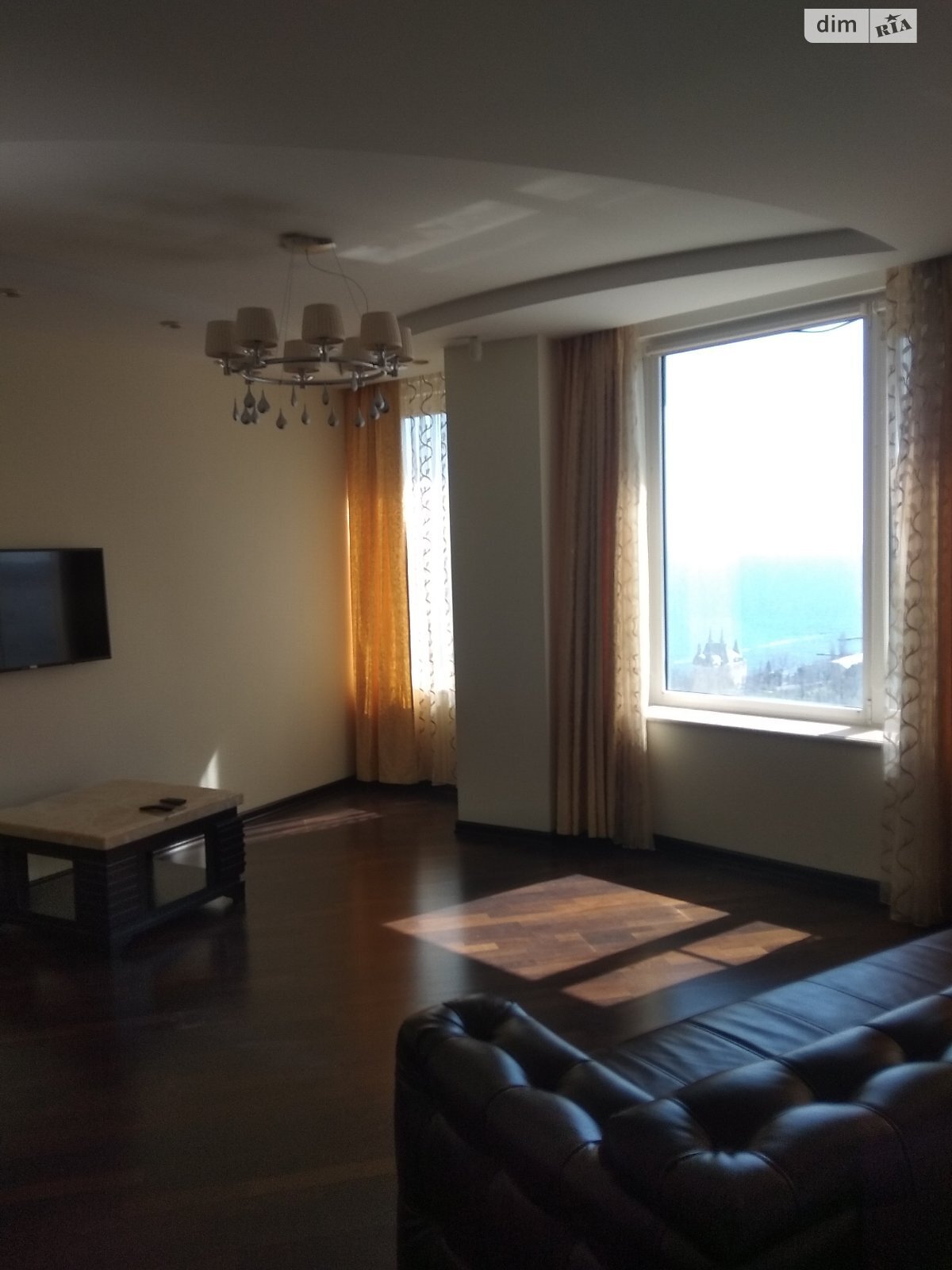 двухкомнатная квартира в Одессе, район Приморский, на ул. Литературная 1А в аренду на долгий срок помесячно фото 1