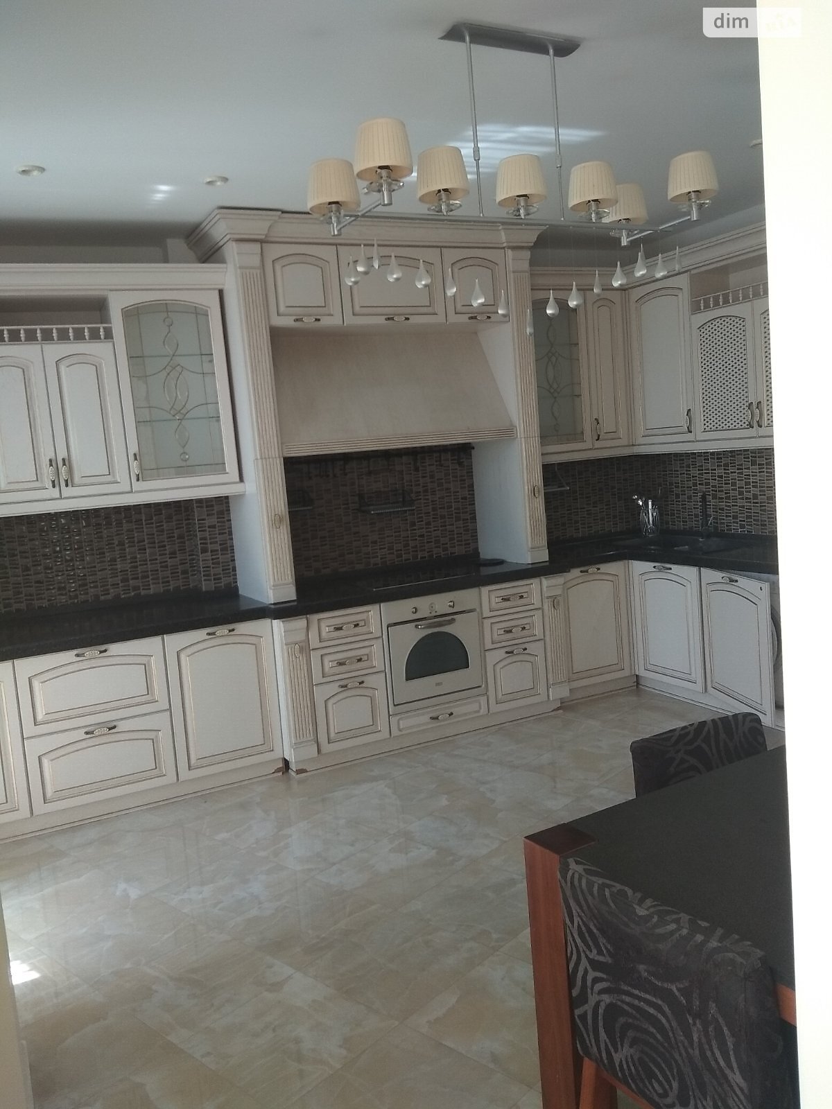 двухкомнатная квартира в Одессе, район Приморский, на ул. Литературная 1А в аренду на долгий срок помесячно фото 1