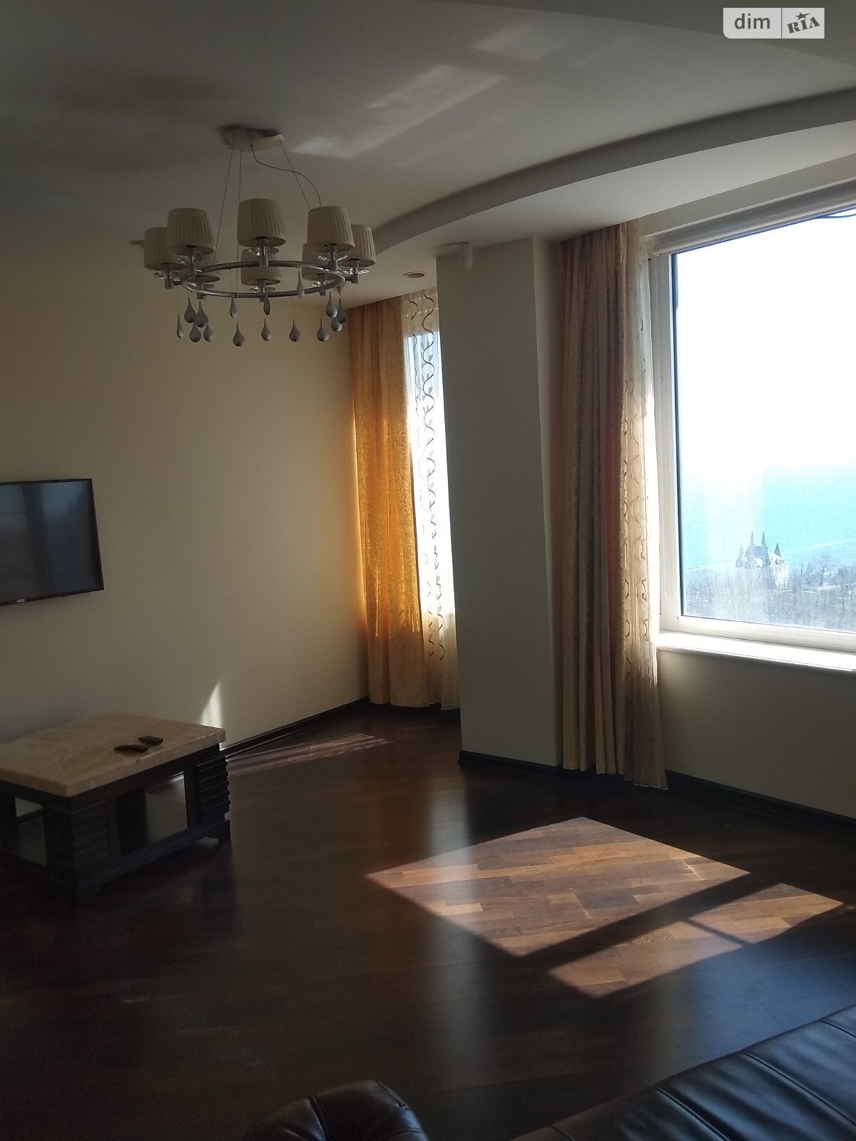 двухкомнатная квартира в Одессе, район Приморский, на ул. Литературная 1А в аренду на долгий срок помесячно фото 1