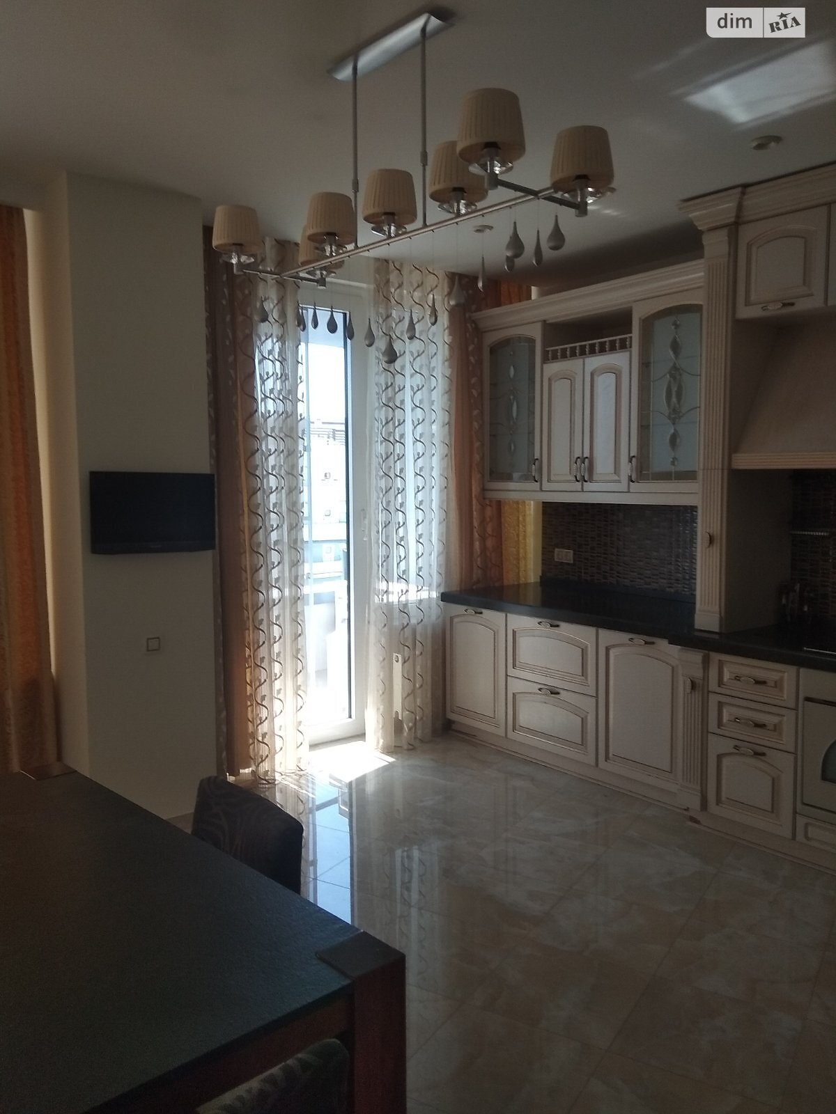 двухкомнатная квартира в Одессе, район Приморский, на ул. Литературная 1А в аренду на долгий срок помесячно фото 1