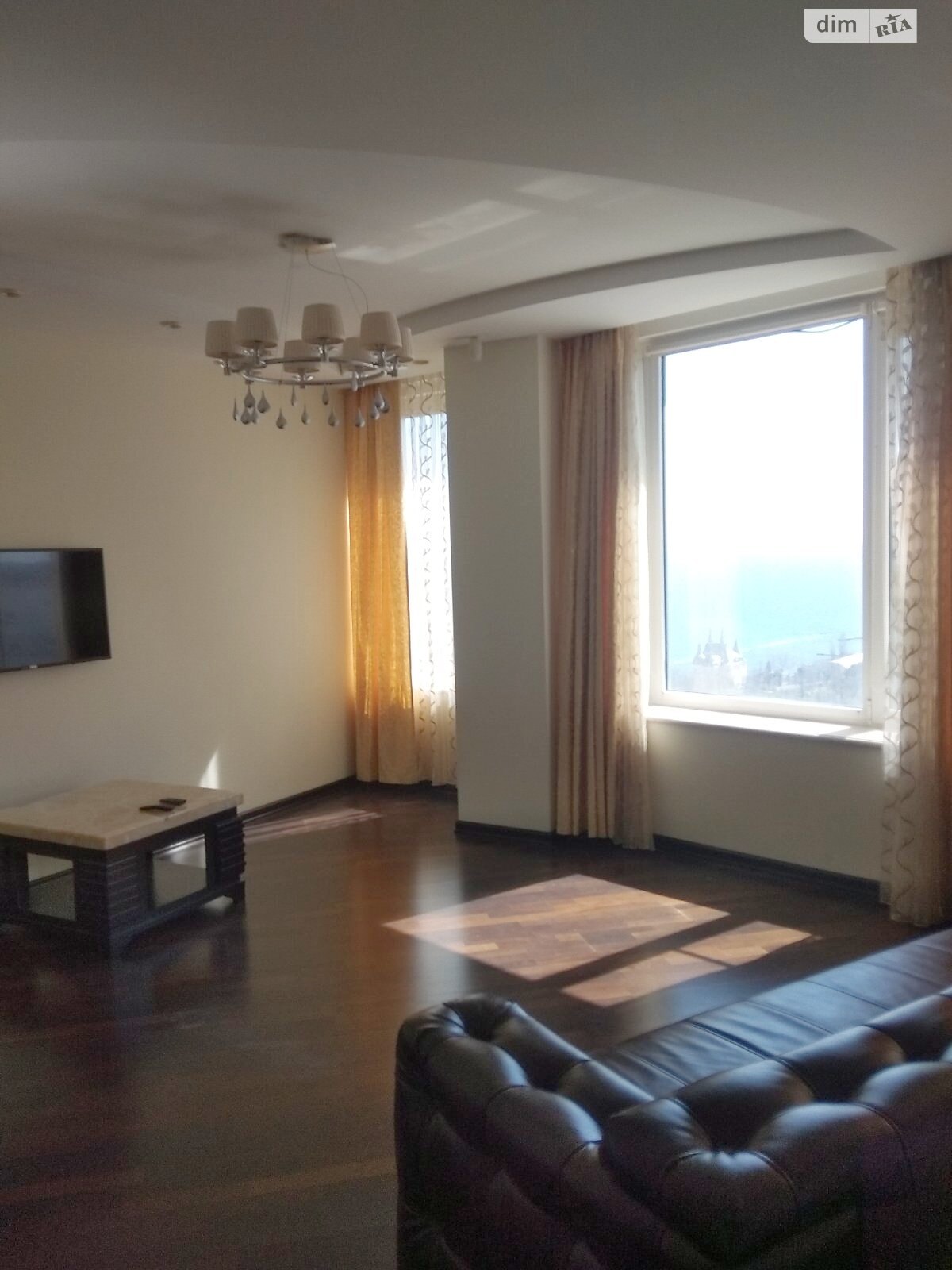 двухкомнатная квартира в Одессе, район Приморский, на ул. Литературная 1А в аренду на долгий срок помесячно фото 1