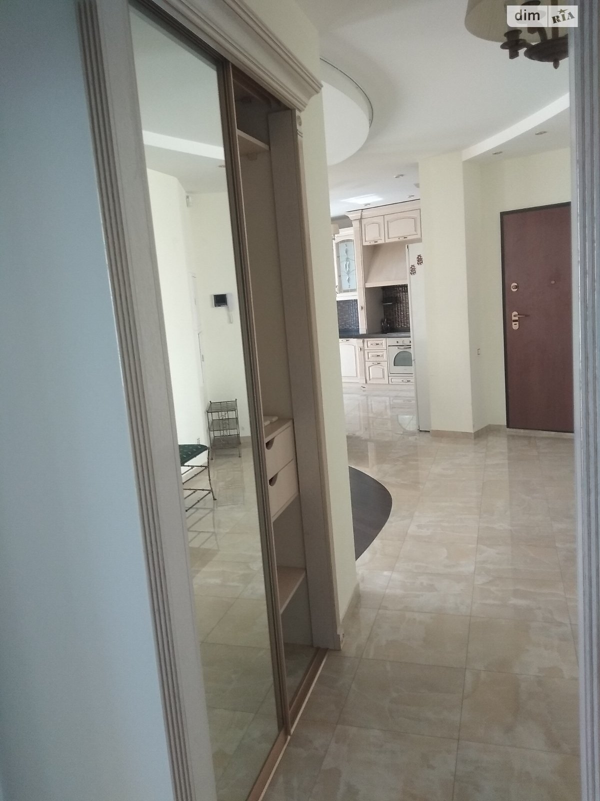 двухкомнатная квартира в Одессе, район Приморский, на ул. Литературная 1А в аренду на долгий срок помесячно фото 1