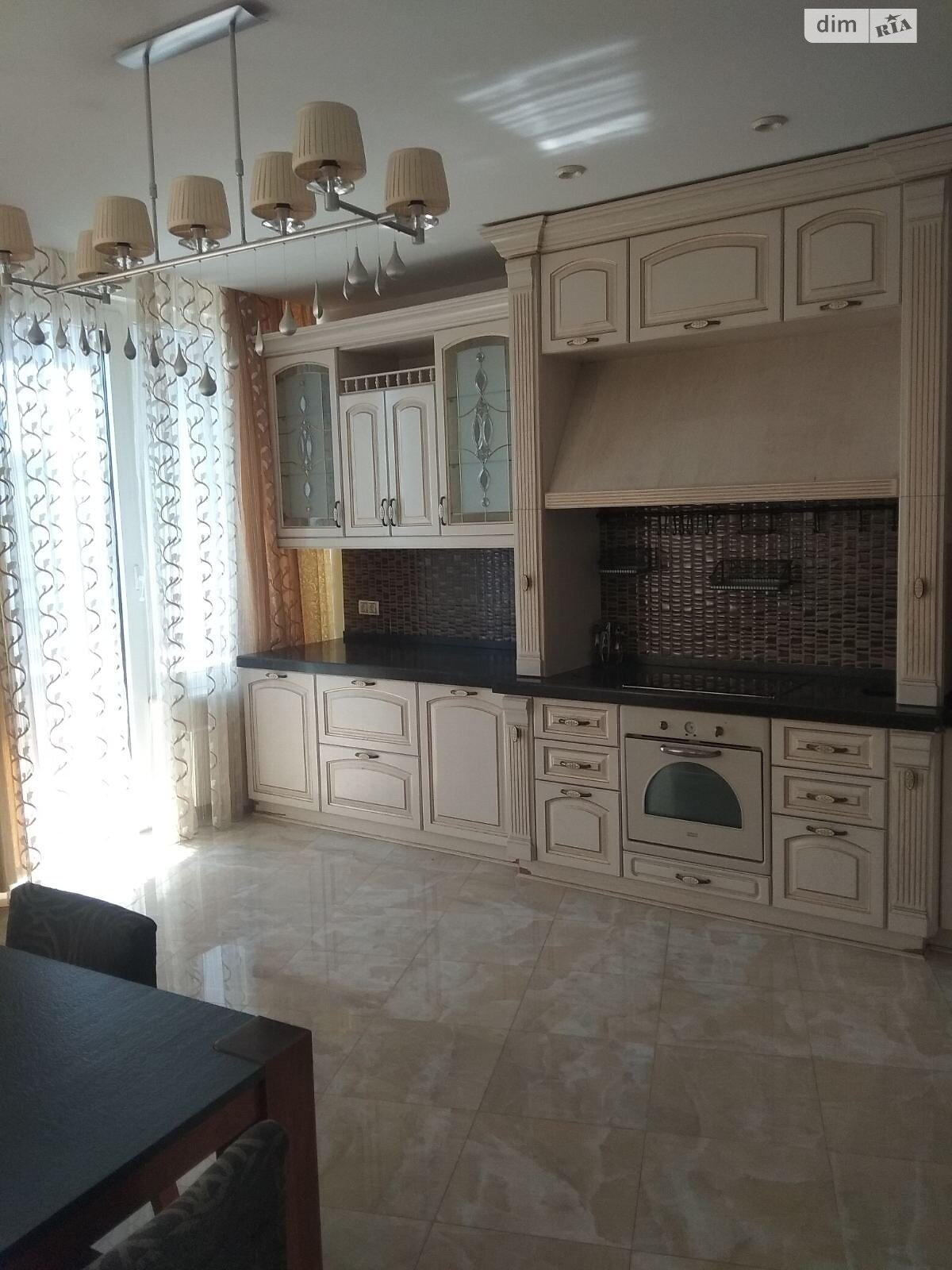 двухкомнатная квартира в Одессе, район Приморский, на ул. Литературная 1А в аренду на долгий срок помесячно фото 1