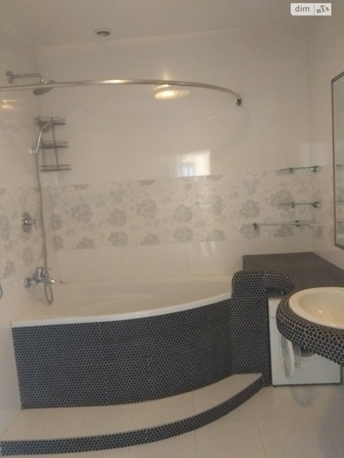 двухкомнатная квартира в Одессе, район Приморский, на ул. Литературная 1А в аренду на долгий срок помесячно фото 1