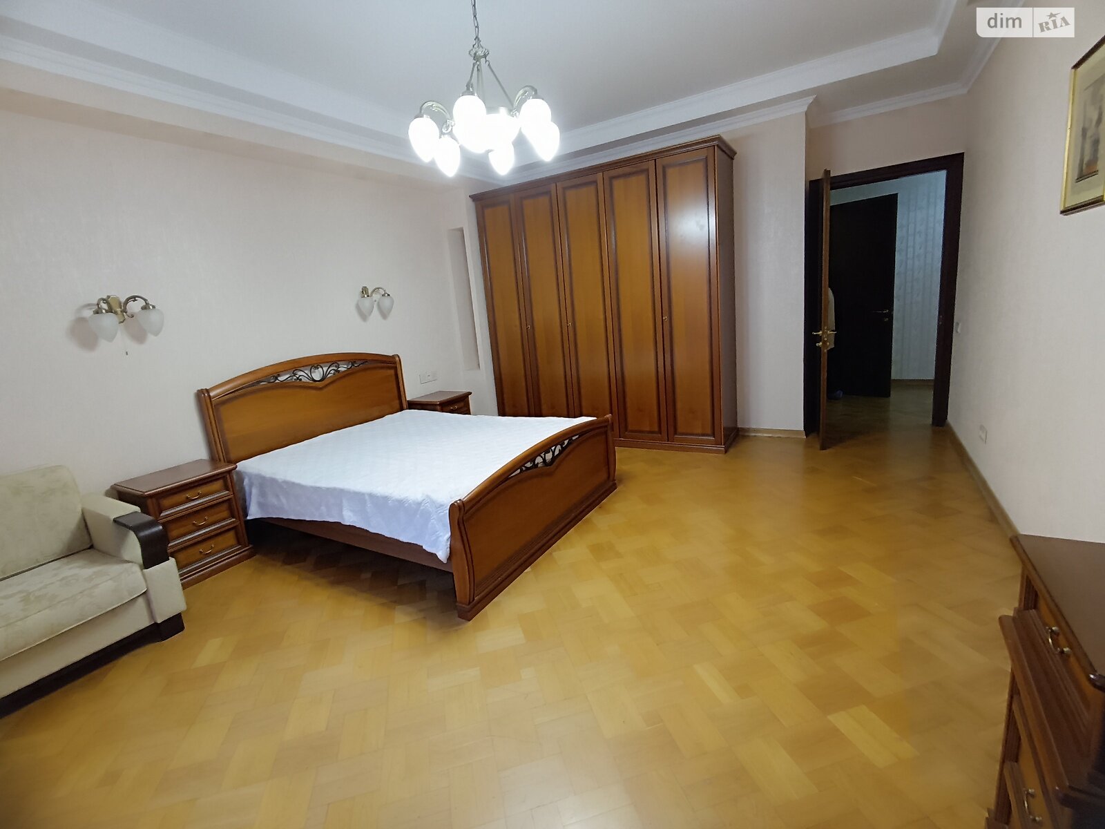 трехкомнатная квартира в Одессе, район Приморский, на ул. Литературная 1А в аренду на долгий срок помесячно фото 1