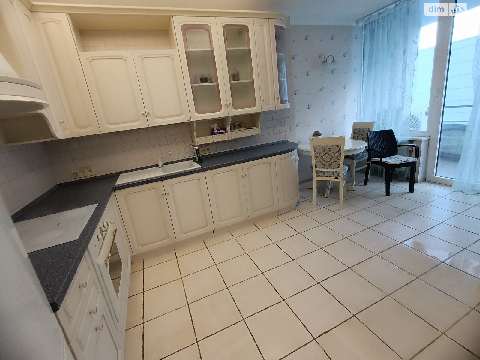 трехкомнатная квартира в Одессе, район Приморский, на ул. Литературная 1А в аренду на долгий срок помесячно фото 1