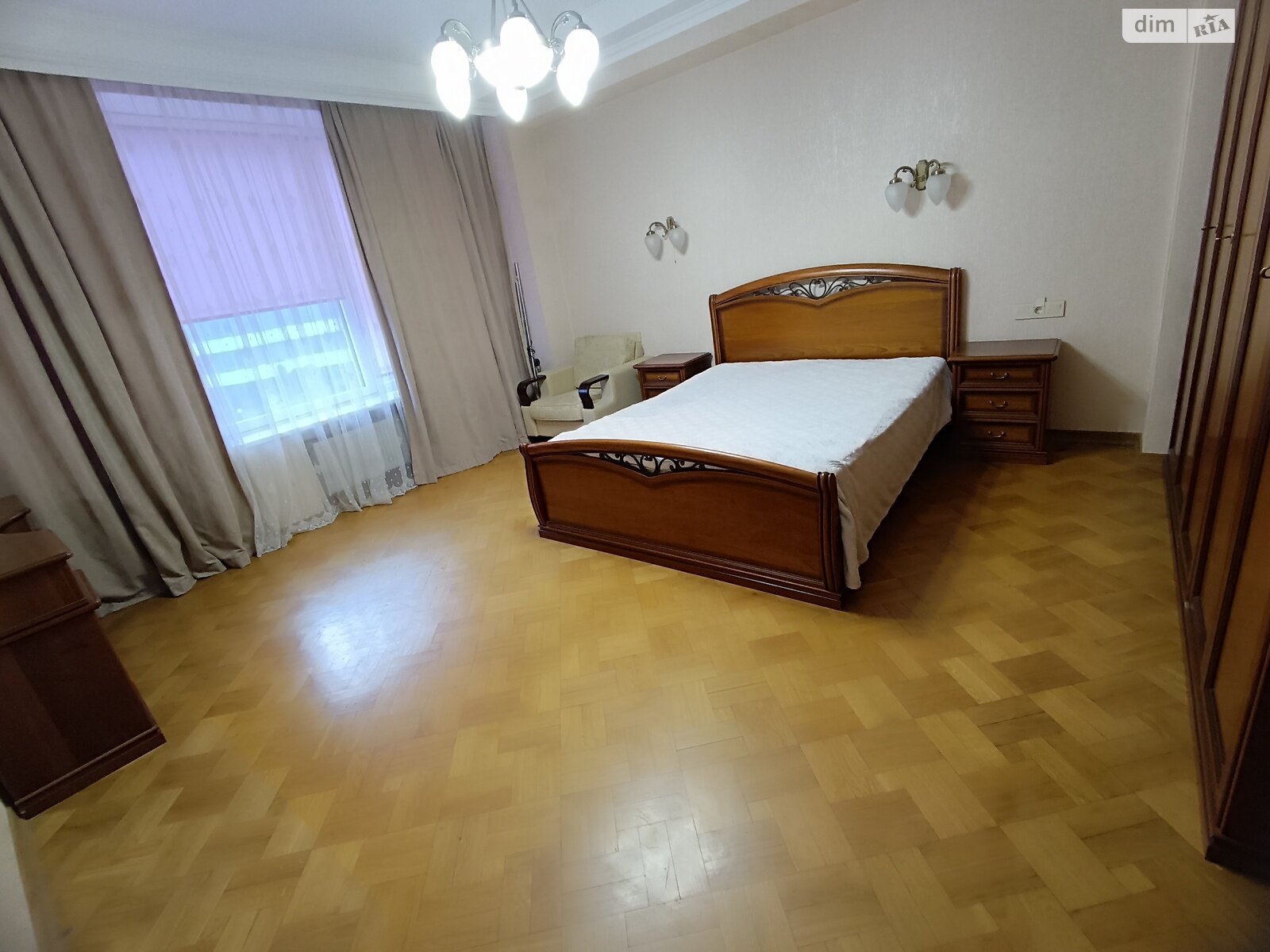 трехкомнатная квартира в Одессе, район Приморский, на ул. Литературная 1А в аренду на долгий срок помесячно фото 1