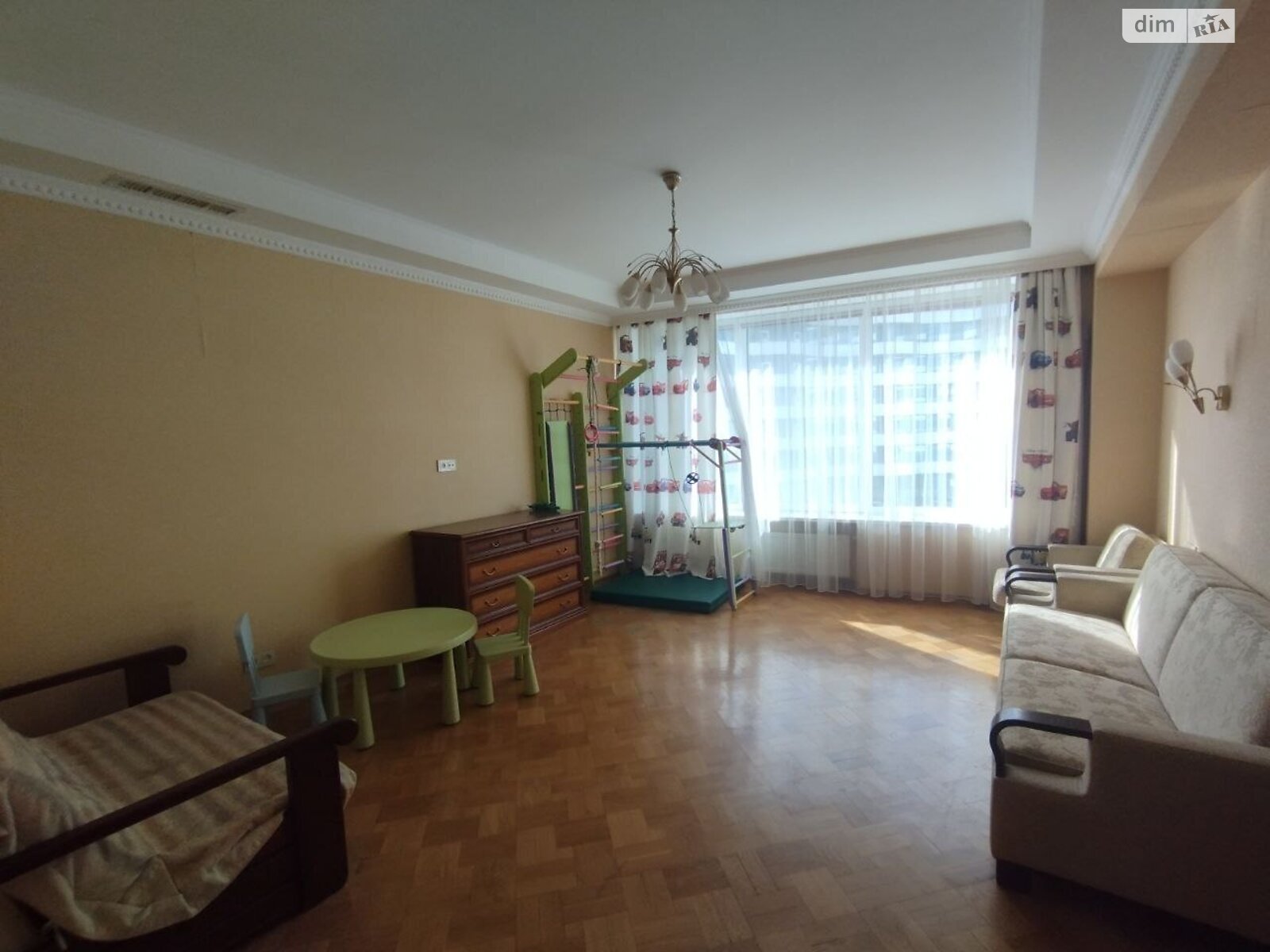 трехкомнатная квартира в Одессе, район Приморский, на ул. Литературная 1А в аренду на долгий срок помесячно фото 1