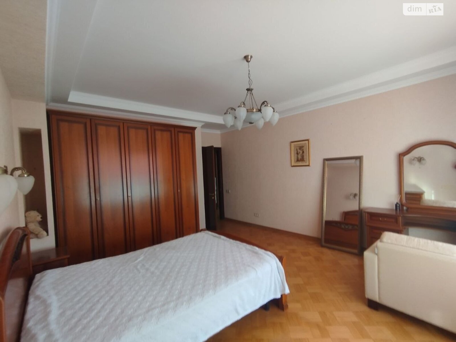 трехкомнатная квартира в Одессе, район Приморский, на ул. Литературная 1А в аренду на долгий срок помесячно фото 1