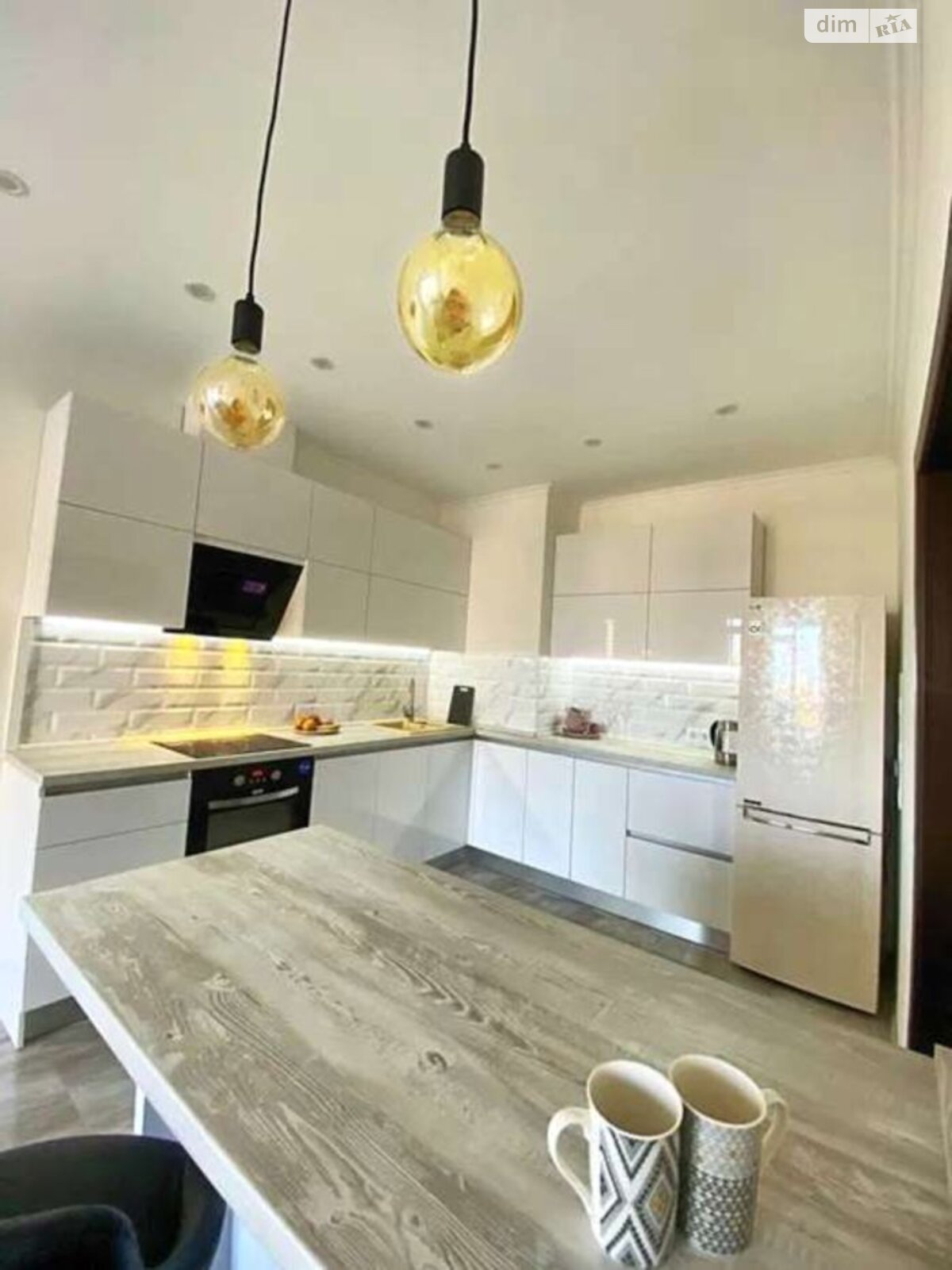 двухкомнатная квартира в Одессе, район Приморский, на ул. Литературная 8 в аренду на долгий срок помесячно фото 1