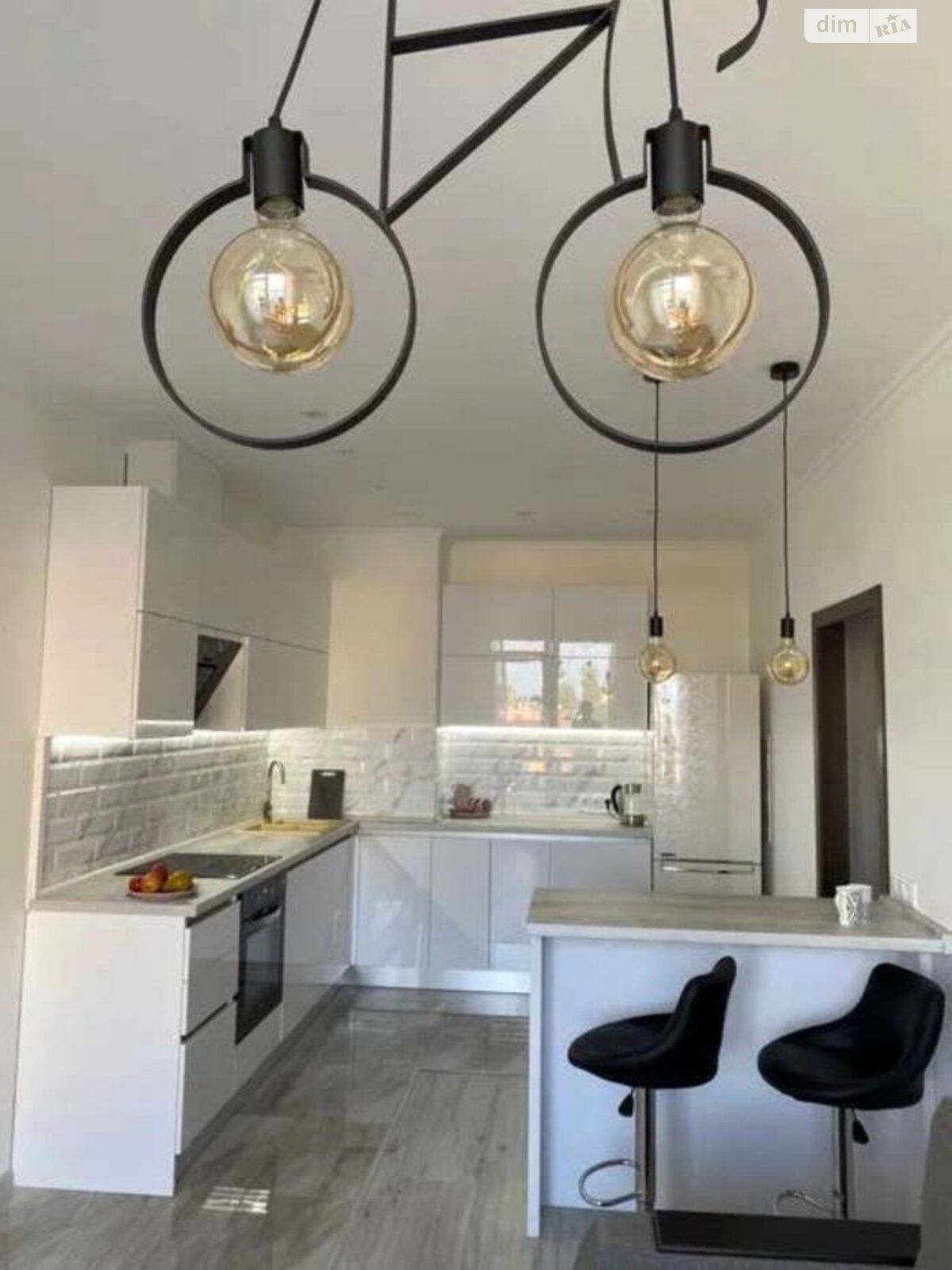 двухкомнатная квартира в Одессе, район Приморский, на ул. Литературная 8 в аренду на долгий срок помесячно фото 1