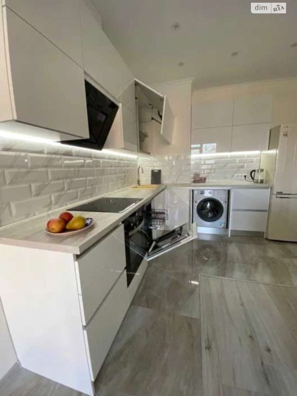 двухкомнатная квартира в Одессе, район Приморский, на ул. Литературная 8 в аренду на долгий срок помесячно фото 1