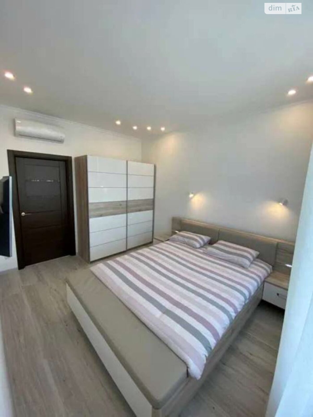 двухкомнатная квартира в Одессе, район Приморский, на ул. Литературная 8 в аренду на долгий срок помесячно фото 1