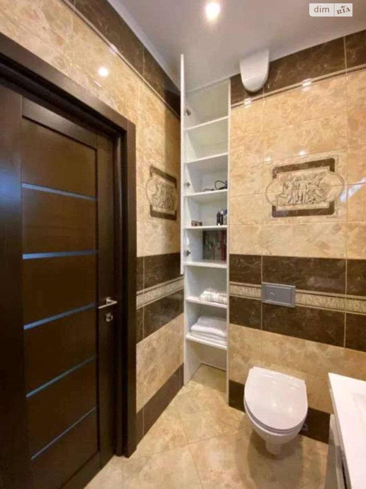 двухкомнатная квартира в Одессе, район Приморский, на ул. Литературная 8 в аренду на долгий срок помесячно фото 1