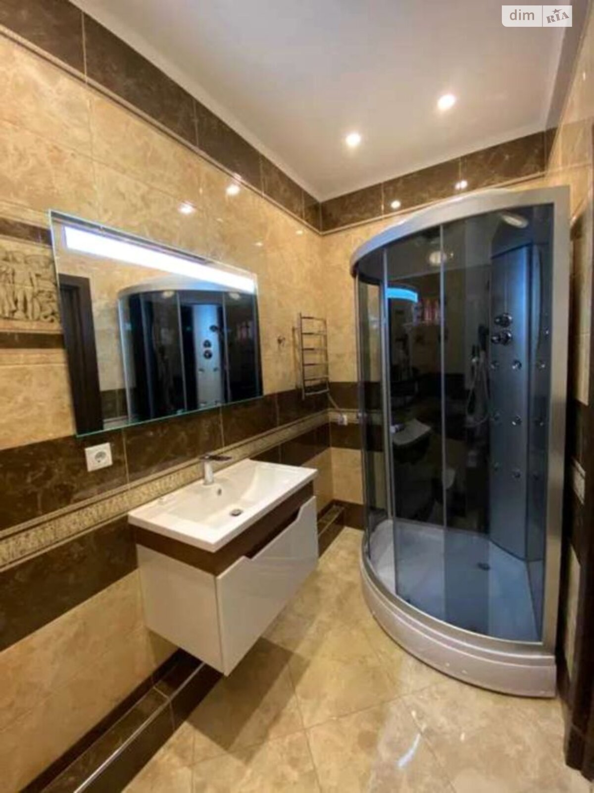 двухкомнатная квартира в Одессе, район Приморский, на ул. Литературная 8 в аренду на долгий срок помесячно фото 1