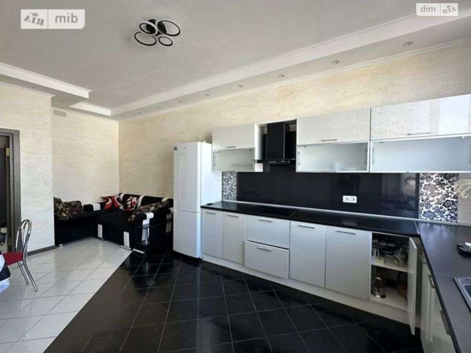 однокомнатная квартира в Одессе, район Приморский, на ул. Литературная 12А корпус 1 в аренду на долгий срок помесячно фото 1