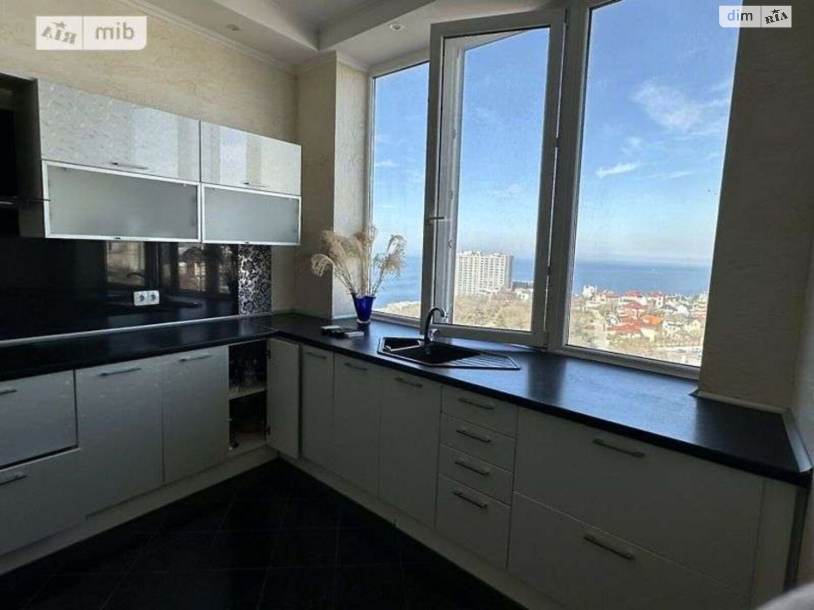 однокомнатная квартира в Одессе, район Приморский, на ул. Литературная 12А корпус 1 в аренду на долгий срок помесячно фото 1