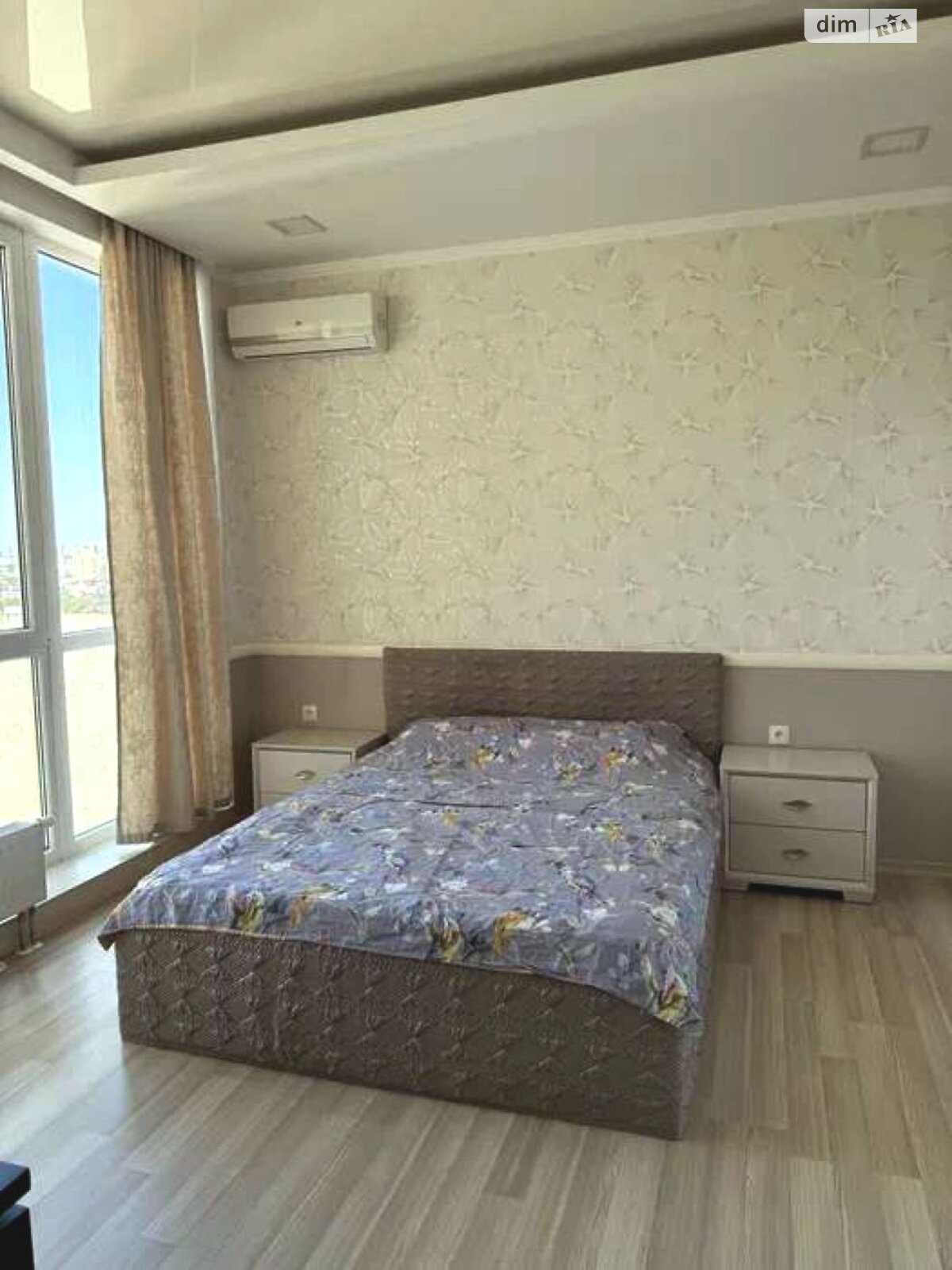 трехкомнатная квартира в Одессе, район Приморский, на ул. Литературная в аренду на долгий срок помесячно фото 1