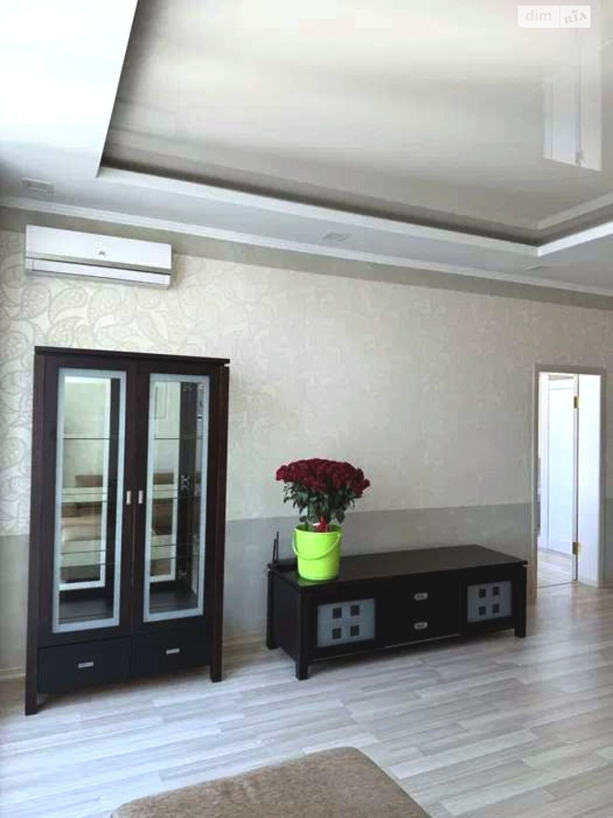 трехкомнатная квартира в Одессе, район Приморский, на ул. Литературная в аренду на долгий срок помесячно фото 1