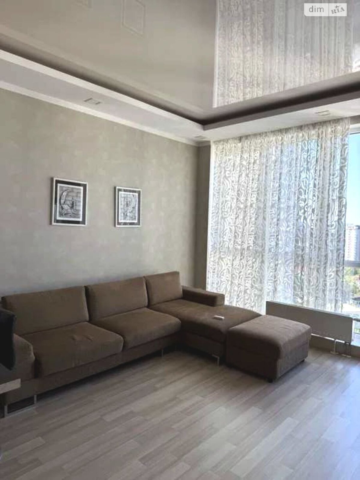 трехкомнатная квартира в Одессе, район Приморский, на ул. Литературная в аренду на долгий срок помесячно фото 1