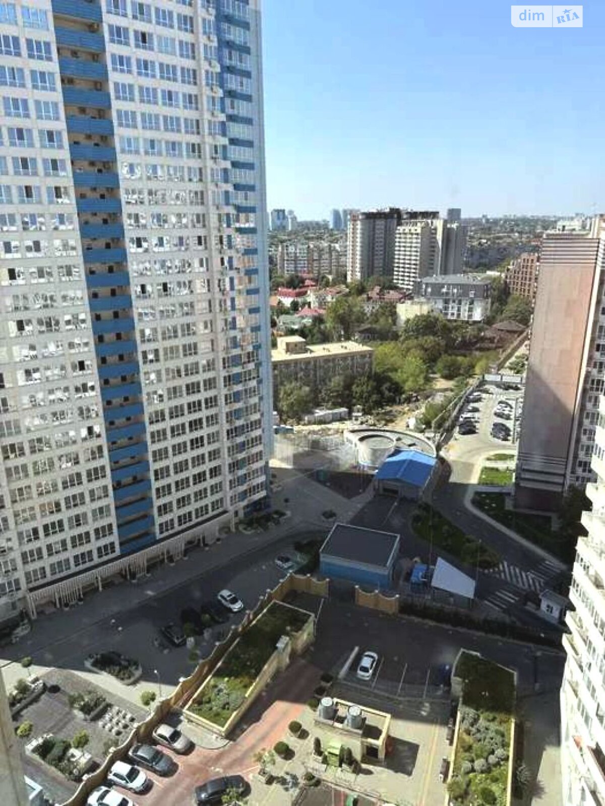 трехкомнатная квартира в Одессе, район Приморский, на ул. Литературная в аренду на долгий срок помесячно фото 1