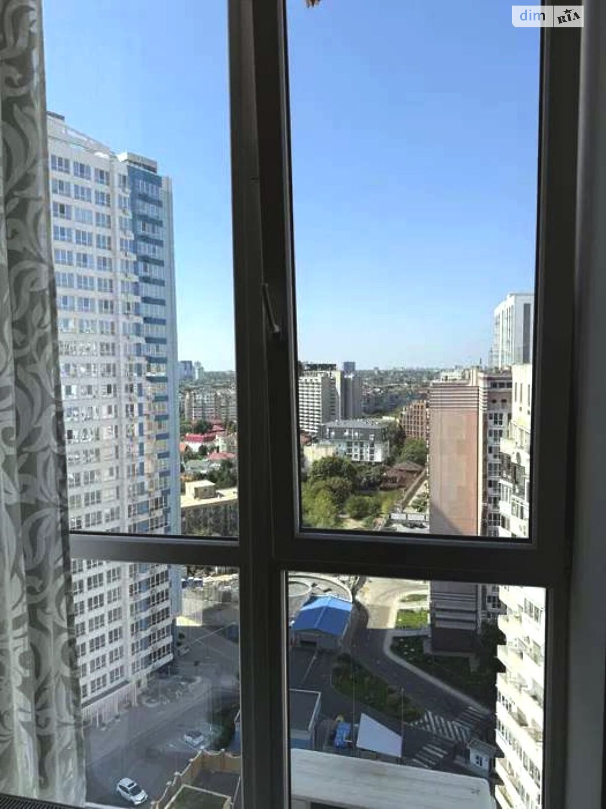 трехкомнатная квартира в Одессе, район Приморский, на ул. Литературная в аренду на долгий срок помесячно фото 1