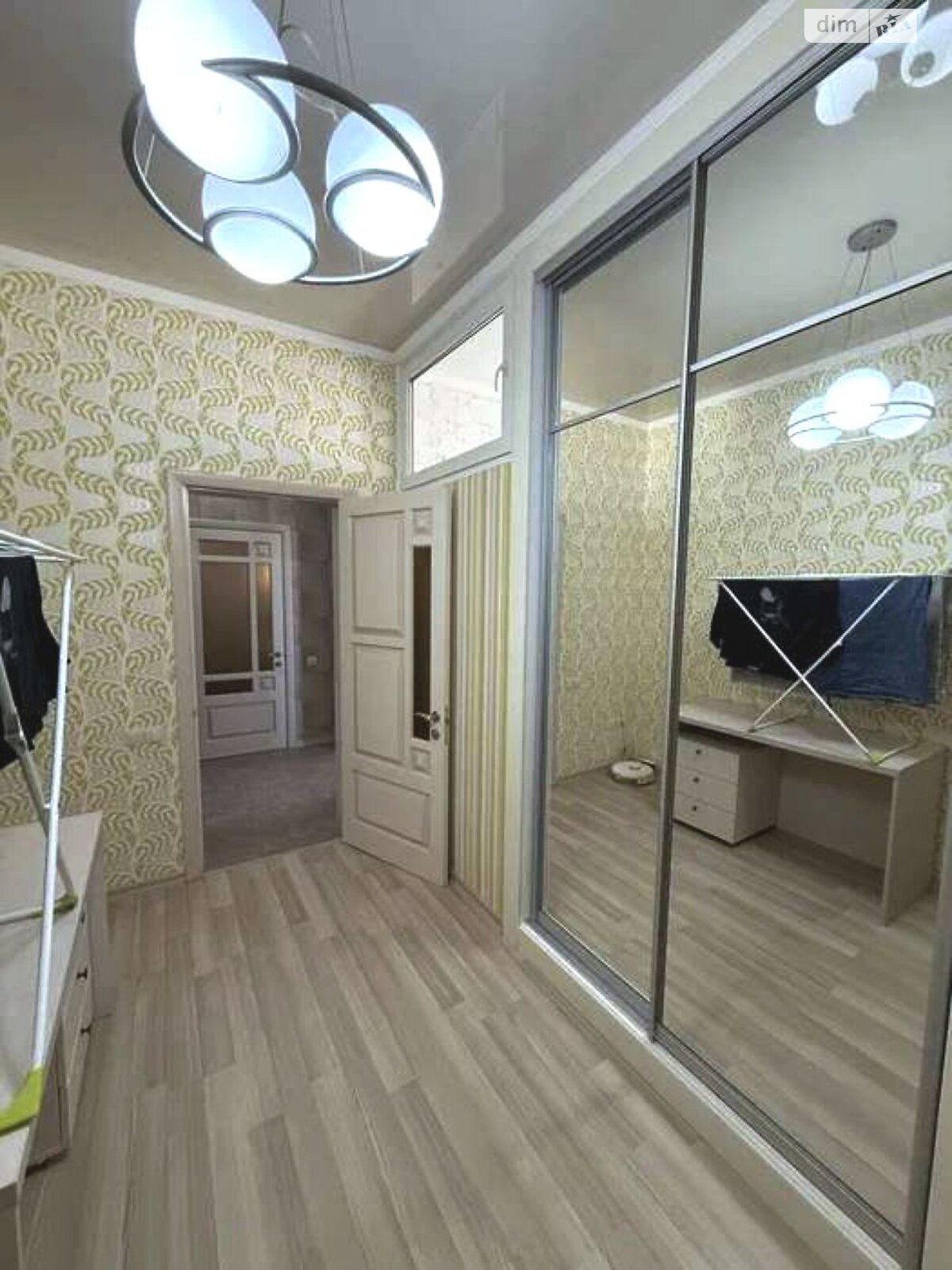 трехкомнатная квартира в Одессе, район Приморский, на ул. Литературная в аренду на долгий срок помесячно фото 1