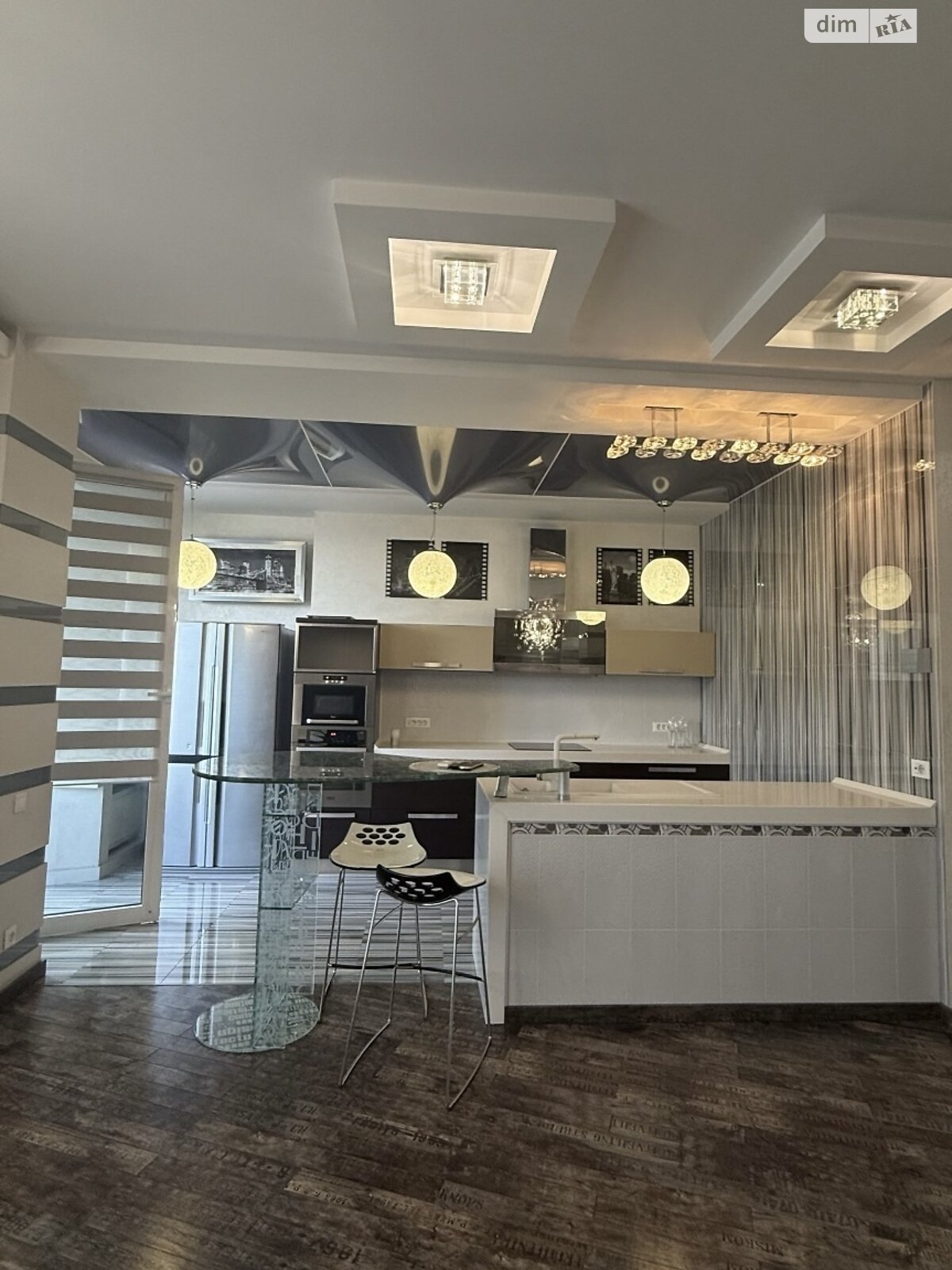 трикімнатна квартира в Одесі, район Приморський, на вул. Літературна 1А в довготривалу оренду помісячно фото 1