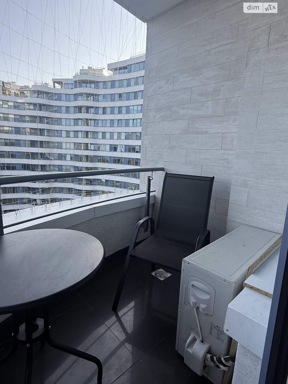 трикімнатна квартира в Одесі, район Приморський, на вул. Літературна 1А в довготривалу оренду помісячно фото 1