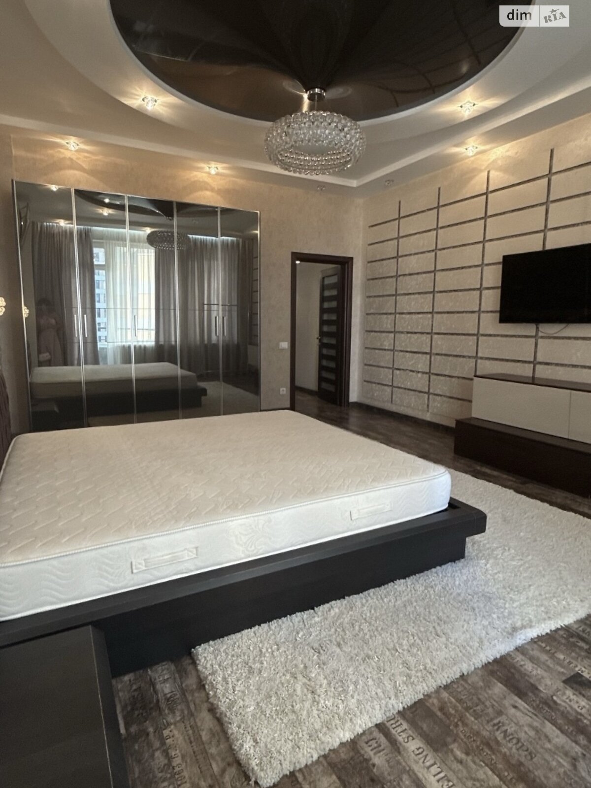 трикімнатна квартира в Одесі, район Приморський, на вул. Літературна 1А в довготривалу оренду помісячно фото 1