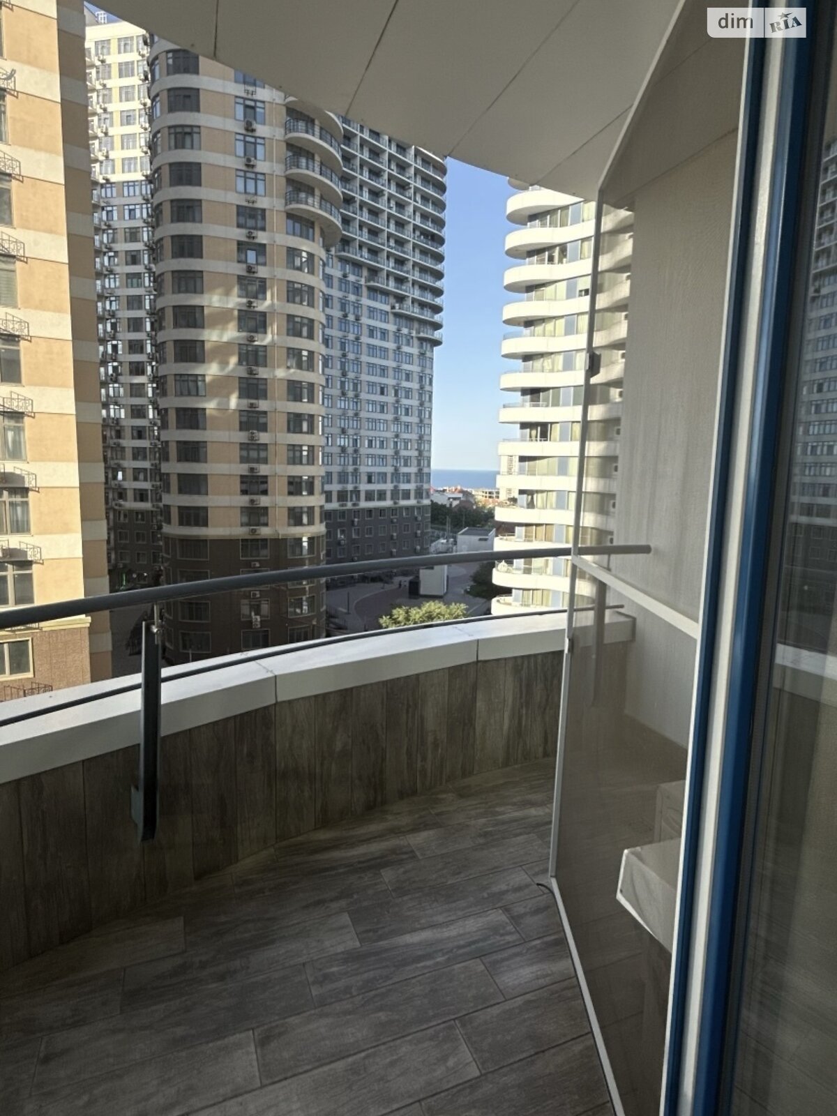 трикімнатна квартира в Одесі, район Приморський, на вул. Літературна 1А в довготривалу оренду помісячно фото 1