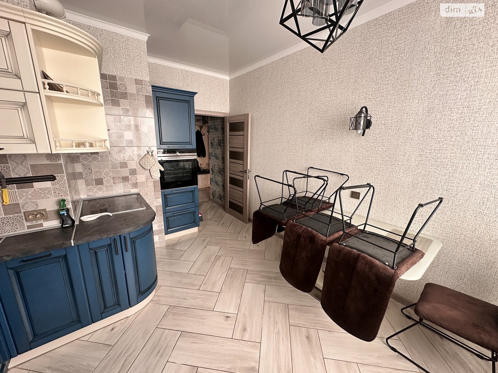 двухкомнатная квартира в Одессе, район Приморский, на ул. Литературная 8 в аренду на долгий срок помесячно фото 1 двухкомнатная квартира в Одессе, район Приморский, на ул. Литературная 8 в аренду на долгий срок помесячно фото 1