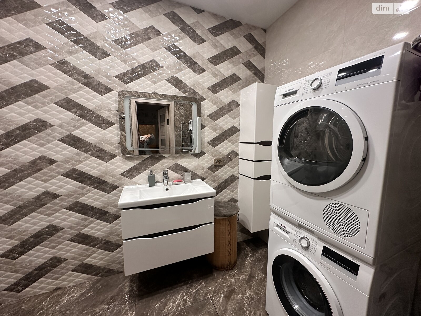 двухкомнатная квартира в Одессе, район Приморский, на ул. Литературная 8 в аренду на долгий срок помесячно фото 1 двухкомнатная квартира в Одессе, район Приморский, на ул. Литературная 8 в аренду на долгий срок помесячно фото 1