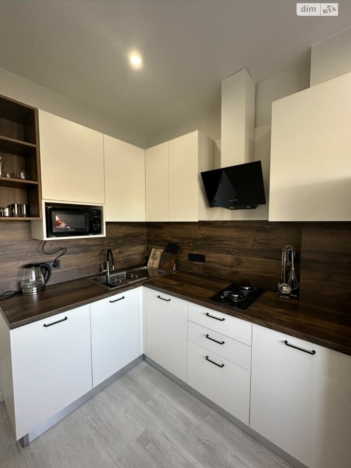 однокімнатна квартира в Одесі, район Приморський, на вул. Львівська 15Б в довготривалу оренду помісячно фото 1 однокімнатна квартира в Одесі, район Приморський, на вул. Львівська 15Б в довготривалу оренду помісячно фото 1