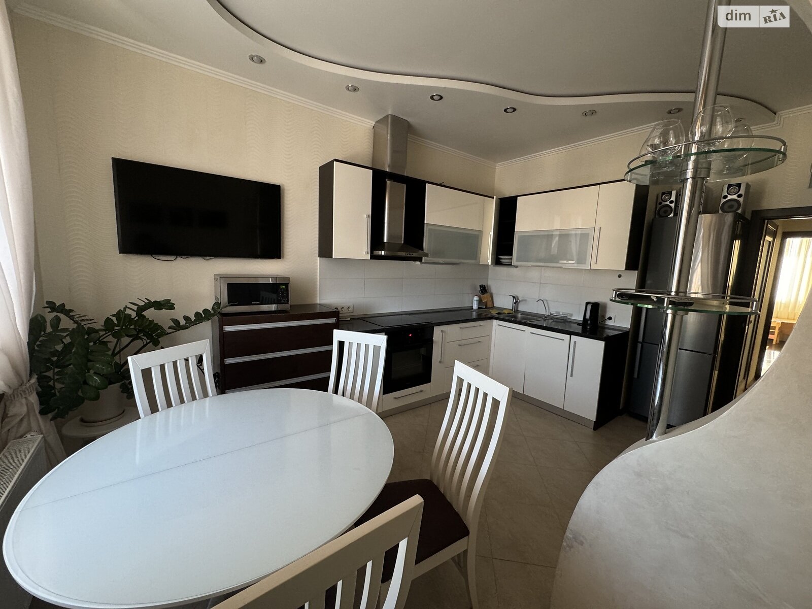 двокімнатна квартира в Одесі, район Приморський, на вул. Незалежності 11 в довготривалу оренду помісячно фото 1