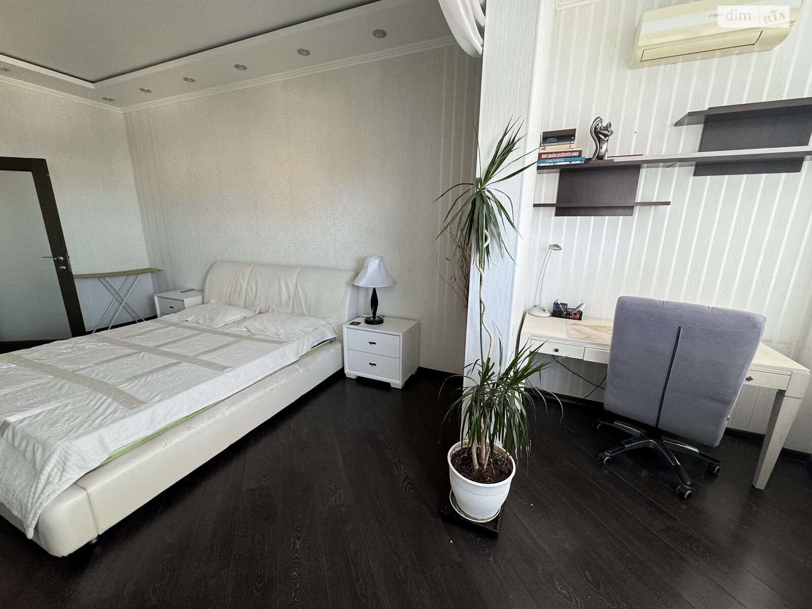 двокімнатна квартира в Одесі, район Приморський, на вул. Незалежності 11 в довготривалу оренду помісячно фото 1