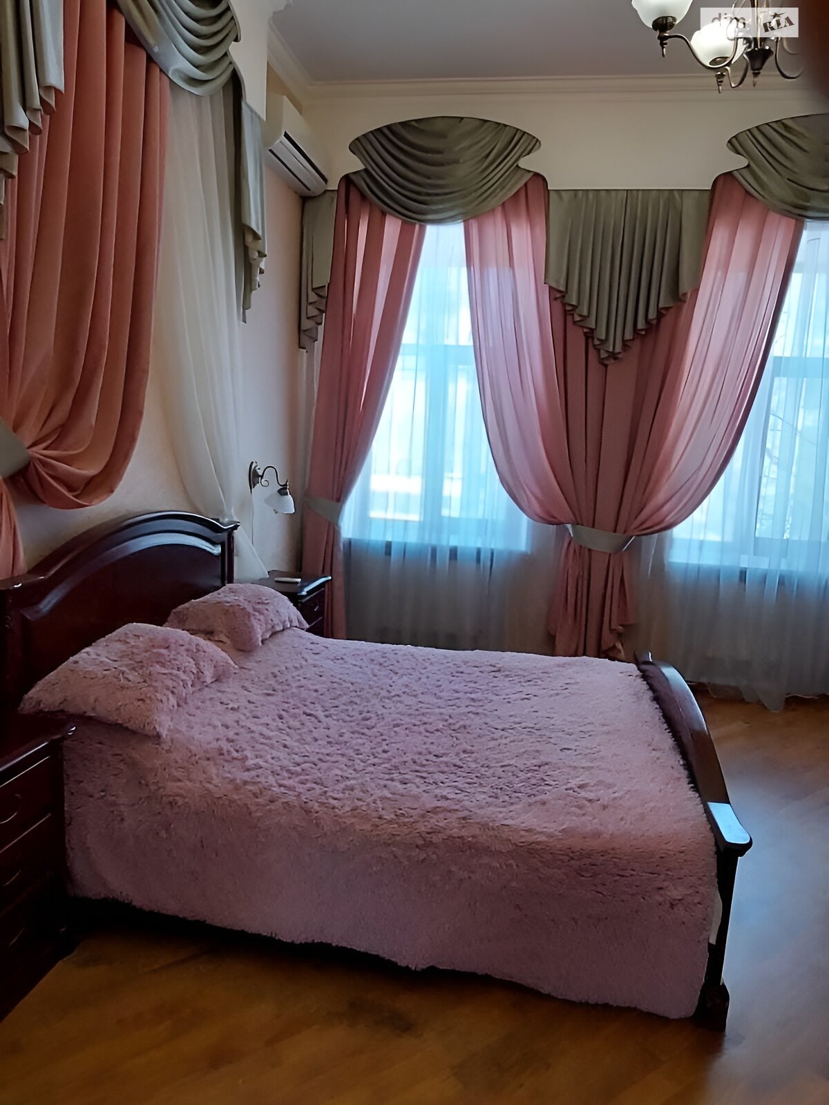 трехкомнатная квартира в Одессе, район Приморский, на ул. Нины Строкатой 30 в аренду на долгий срок помесячно фото 1 трехкомнатная квартира в Одессе, район Приморский, на ул. Нины Строкатой 30 в аренду на долгий срок помесячно фото 1