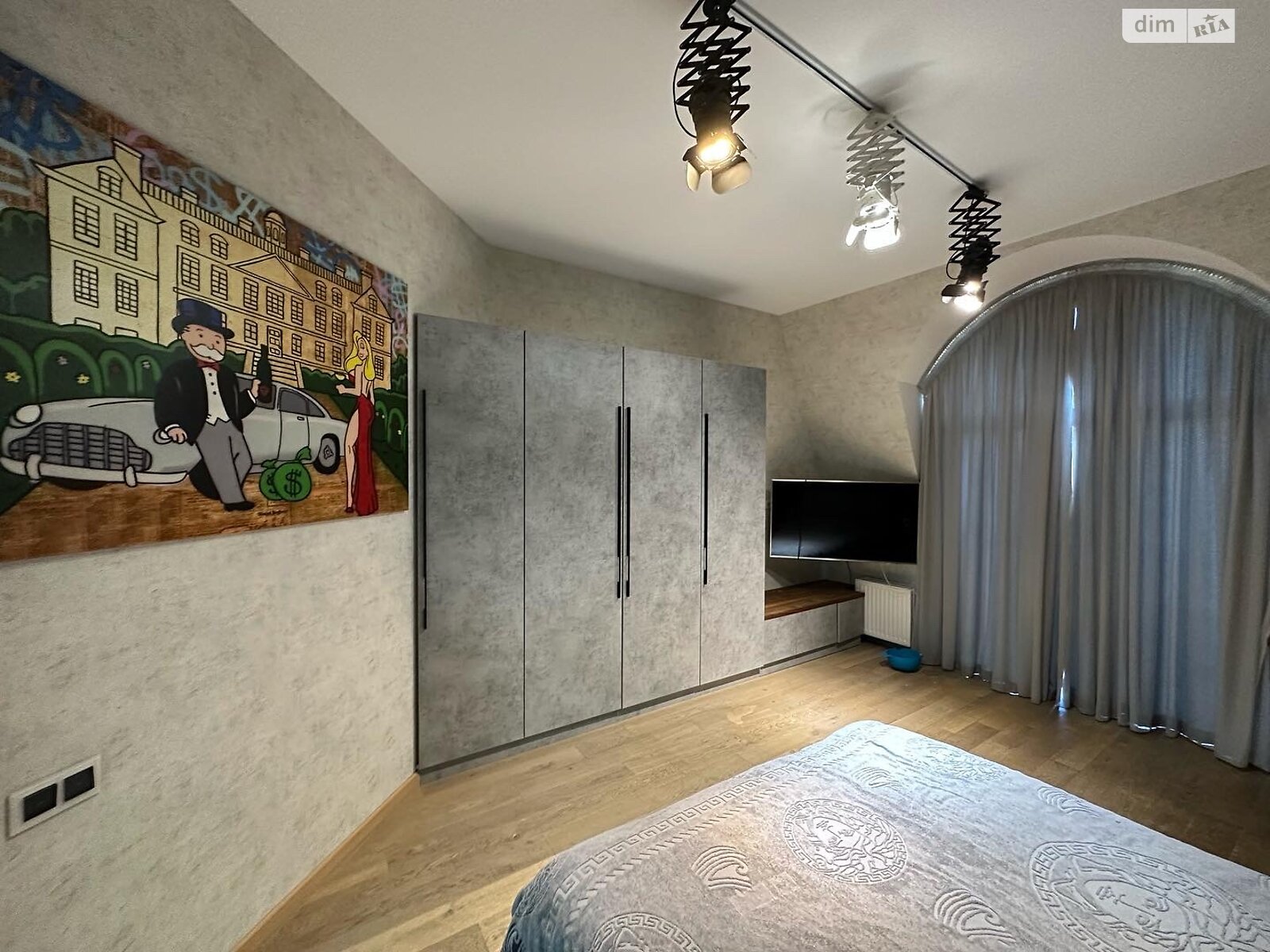 трикімнатна квартира з меблями в Одесі, район Приморський, на пров. Сабанський 3 в довготривалу оренду помісячно фото 1