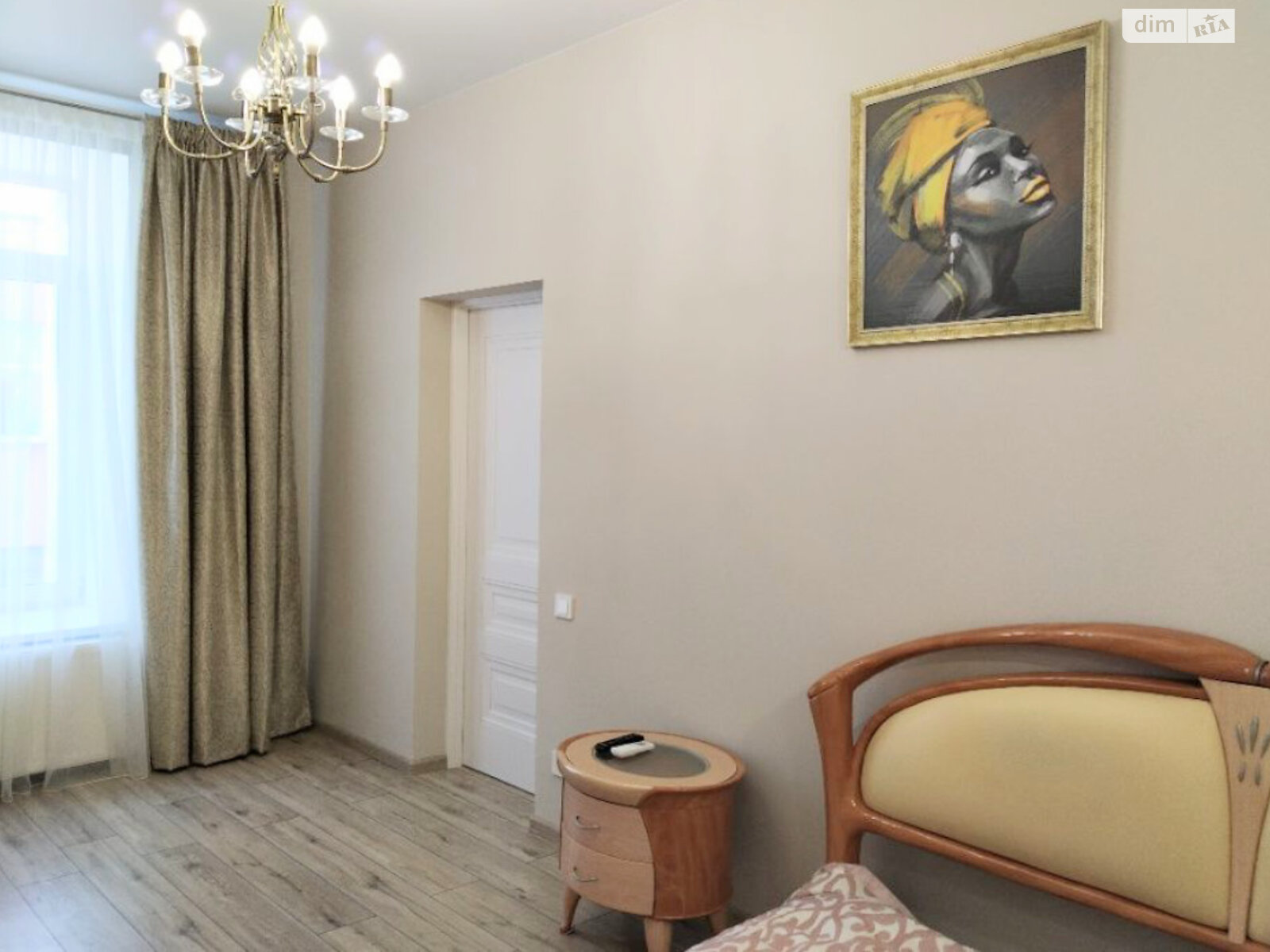 трехкомнатная квартира в Одессе, район Приморский, на пер. Сеченова в аренду на долгий срок помесячно фото 1