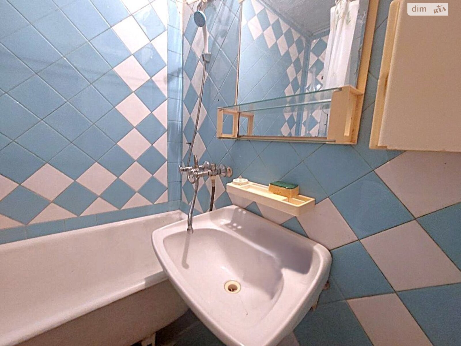 трикімнатна квартира в Одесі, район Приморський, на вул. Сегедська 1 в довготривалу оренду помісячно фото 1