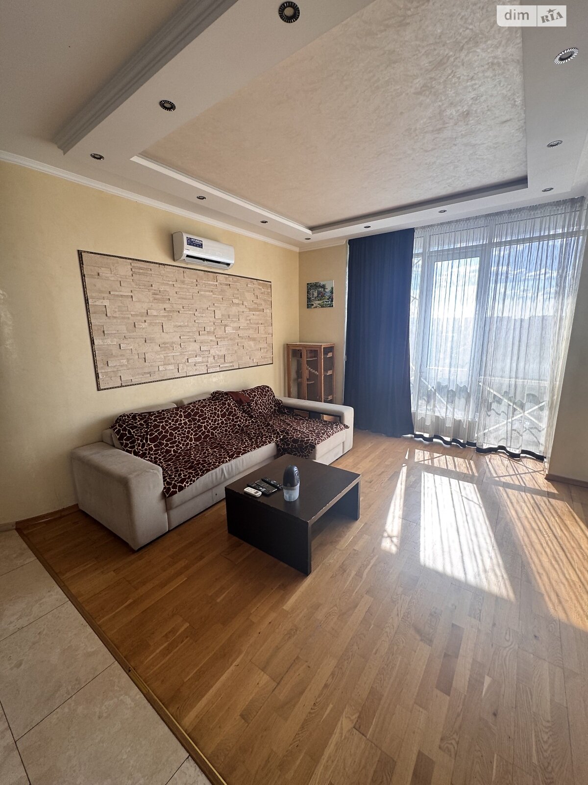 трикімнатна квартира в Одесі, район Приморський, на просп. Шевченка 33Б в довготривалу оренду помісячно фото 1 трикімнатна квартира в Одесі, район Приморський, на просп. Шевченка 33Б в довготривалу оренду помісячно фото 1