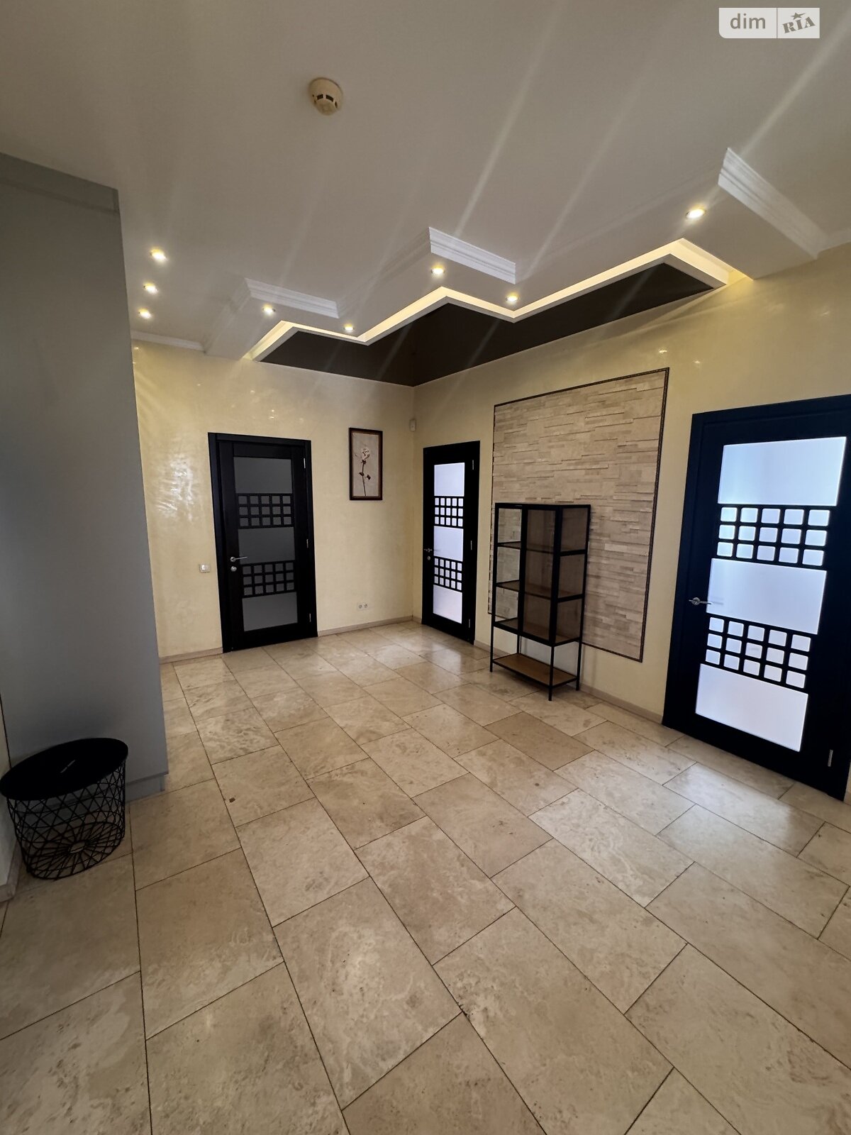 трикімнатна квартира в Одесі, район Приморський, на просп. Шевченка 33Б в довготривалу оренду помісячно фото 1 трикімнатна квартира в Одесі, район Приморський, на просп. Шевченка 33Б в довготривалу оренду помісячно фото 1