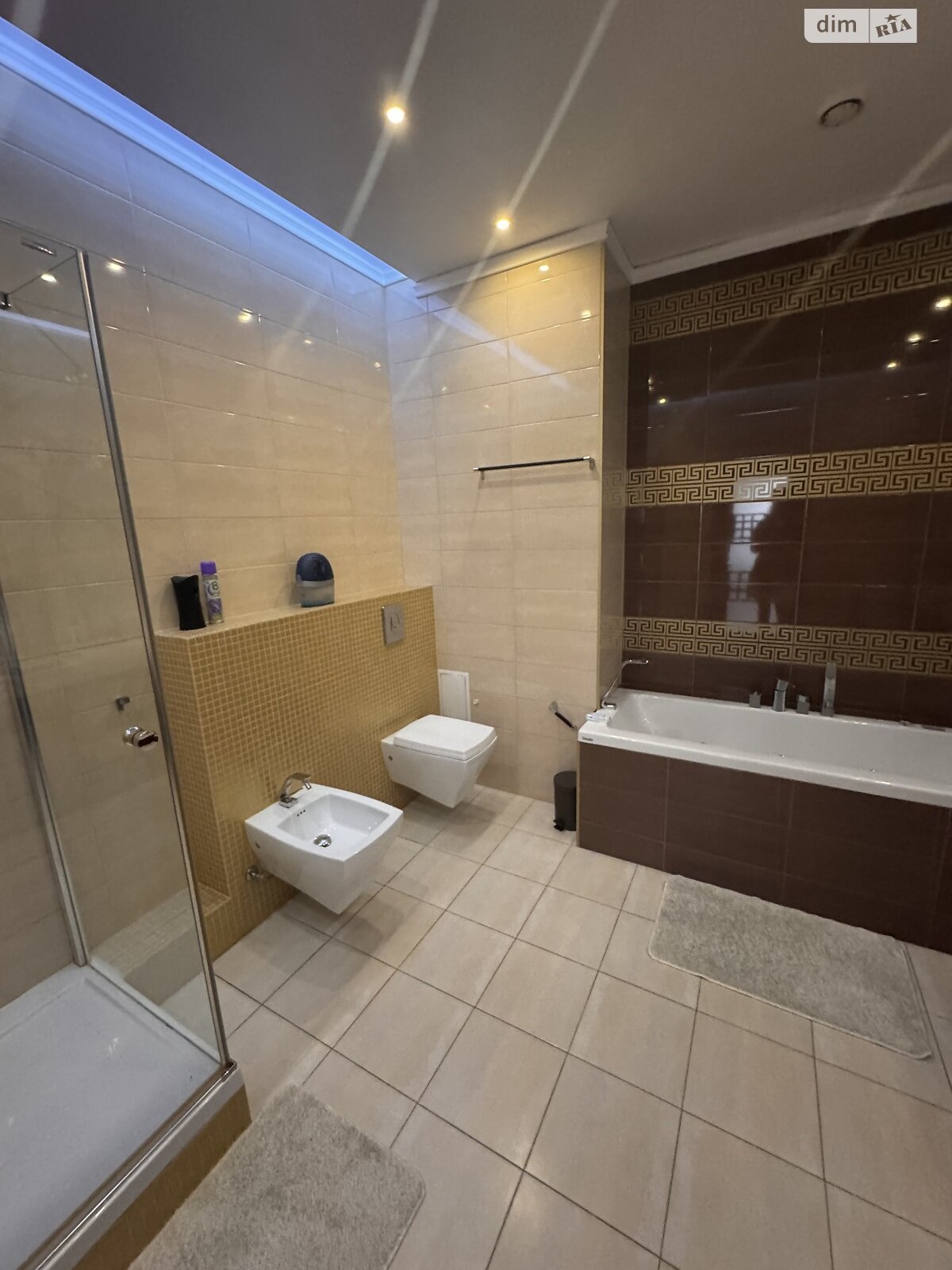 трикімнатна квартира в Одесі, район Приморський, на просп. Шевченка 33Б в довготривалу оренду помісячно фото 1 трикімнатна квартира в Одесі, район Приморський, на просп. Шевченка 33Б в довготривалу оренду помісячно фото 1