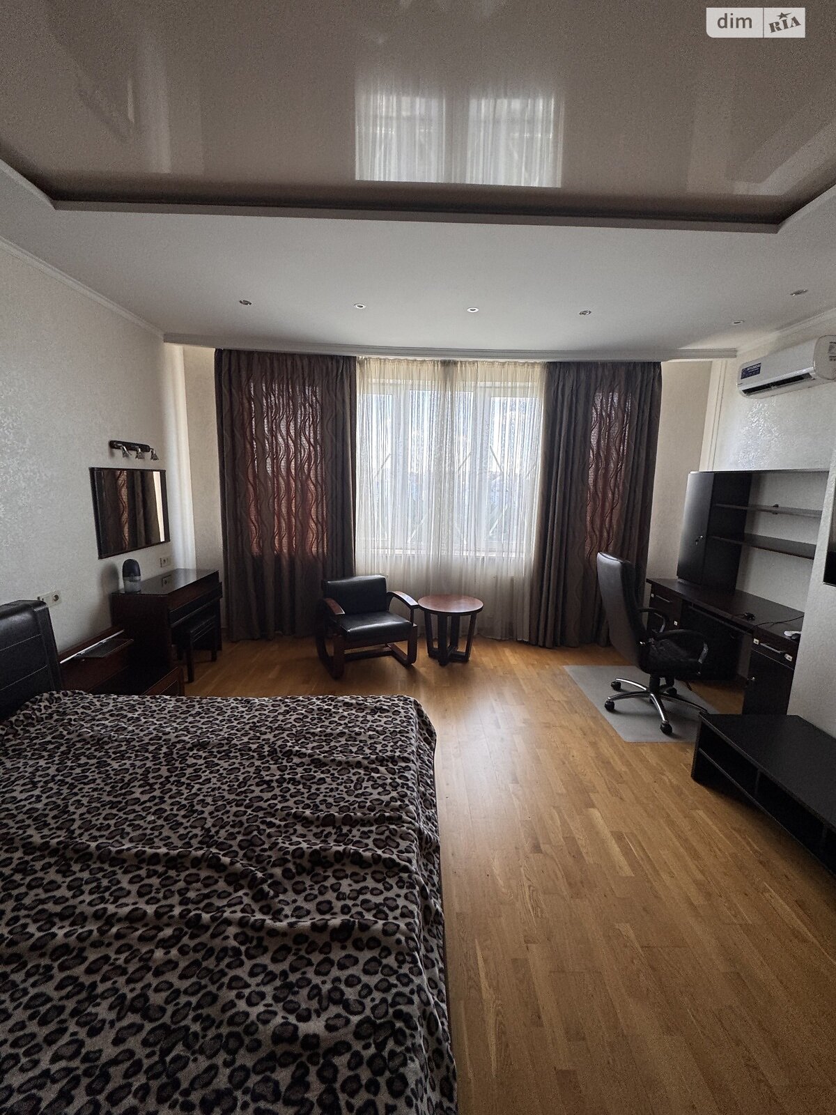 трикімнатна квартира в Одесі, район Приморський, на просп. Шевченка 33Б в довготривалу оренду помісячно фото 1 трикімнатна квартира в Одесі, район Приморський, на просп. Шевченка 33Б в довготривалу оренду помісячно фото 1