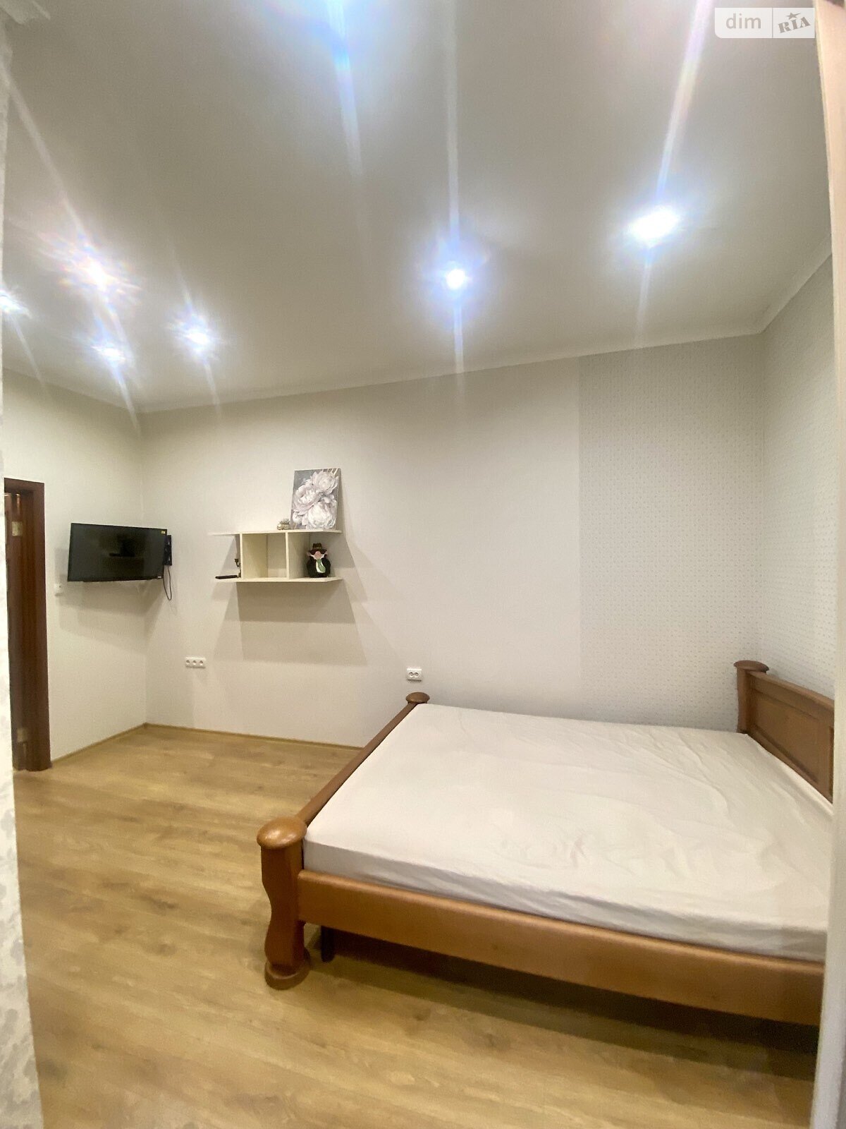 однокімнатна квартира в Одесі, район Приморський, на пл. Соборна в довготривалу оренду помісячно фото 1