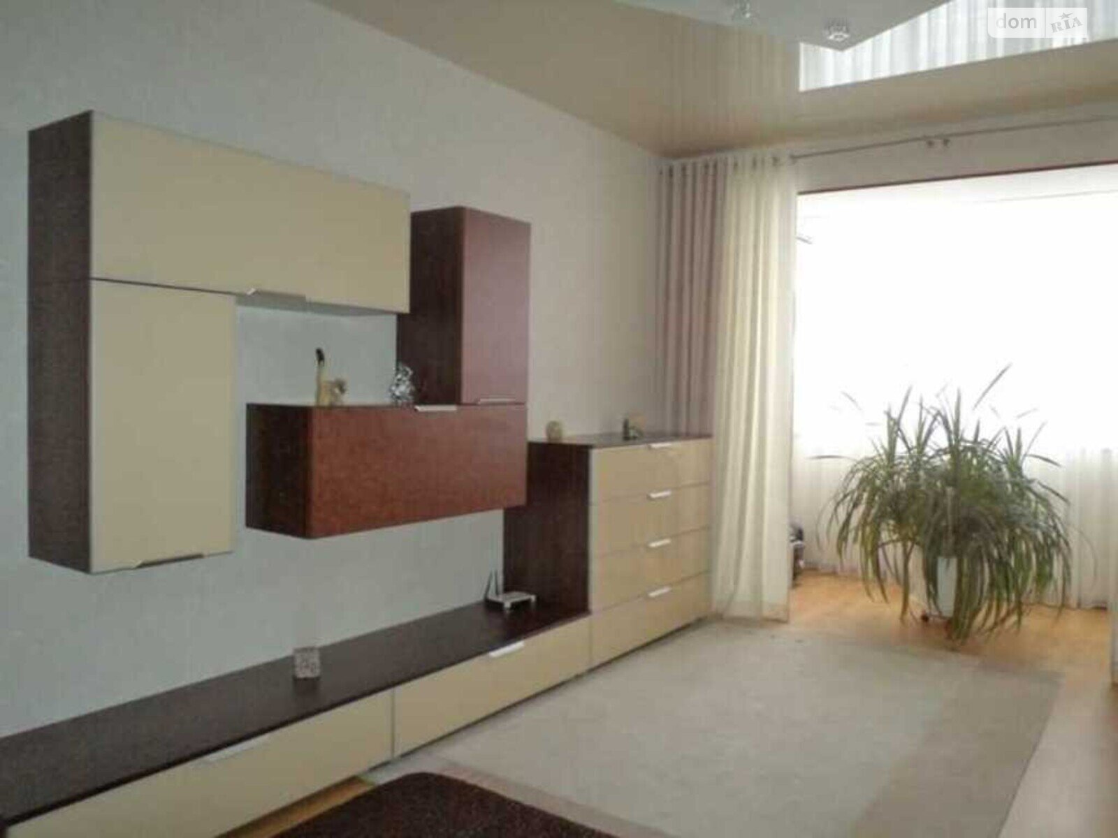 четырехкомнатная квартира с мебелью в Одессе, район Приморский, на ул. Солнечная 1Б в аренду на долгий срок помесячно фото 1