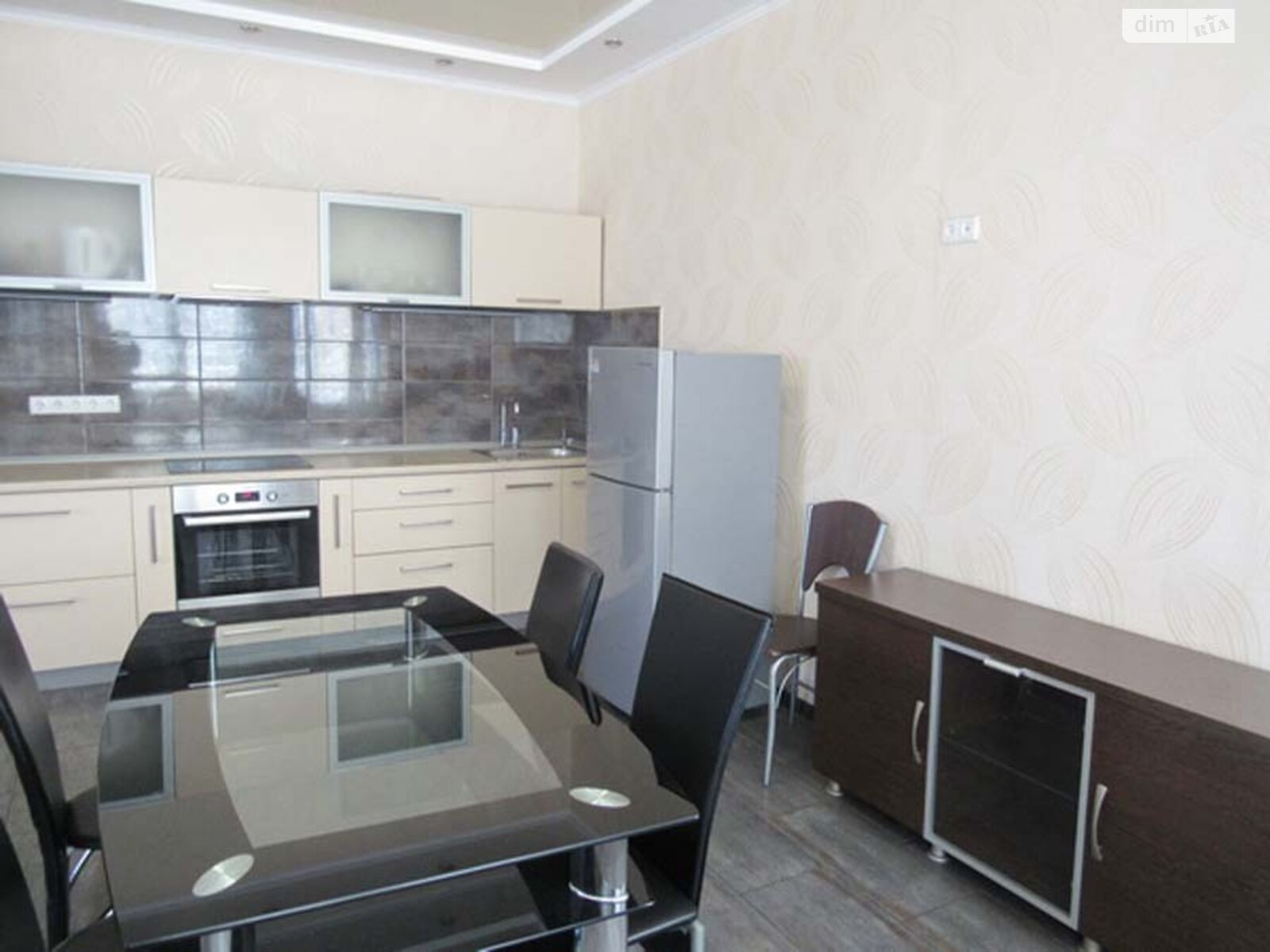 двокімнатна квартира в Одесі, район Приморський, на вул. Середньофонтанська 19А в довготривалу оренду помісячно фото 1 двокімнатна квартира в Одесі, район Приморський, на вул. Середньофонтанська 19А в довготривалу оренду помісячно фото 1